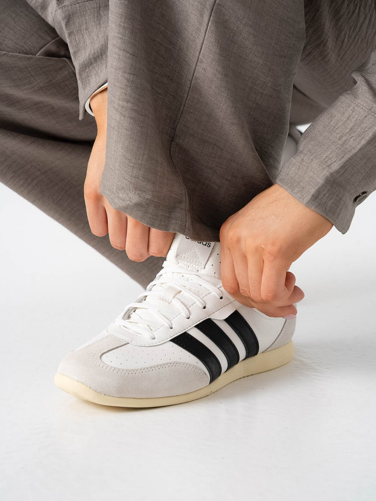 adidas Barreda Low Cwhite / Cblack / Warvan