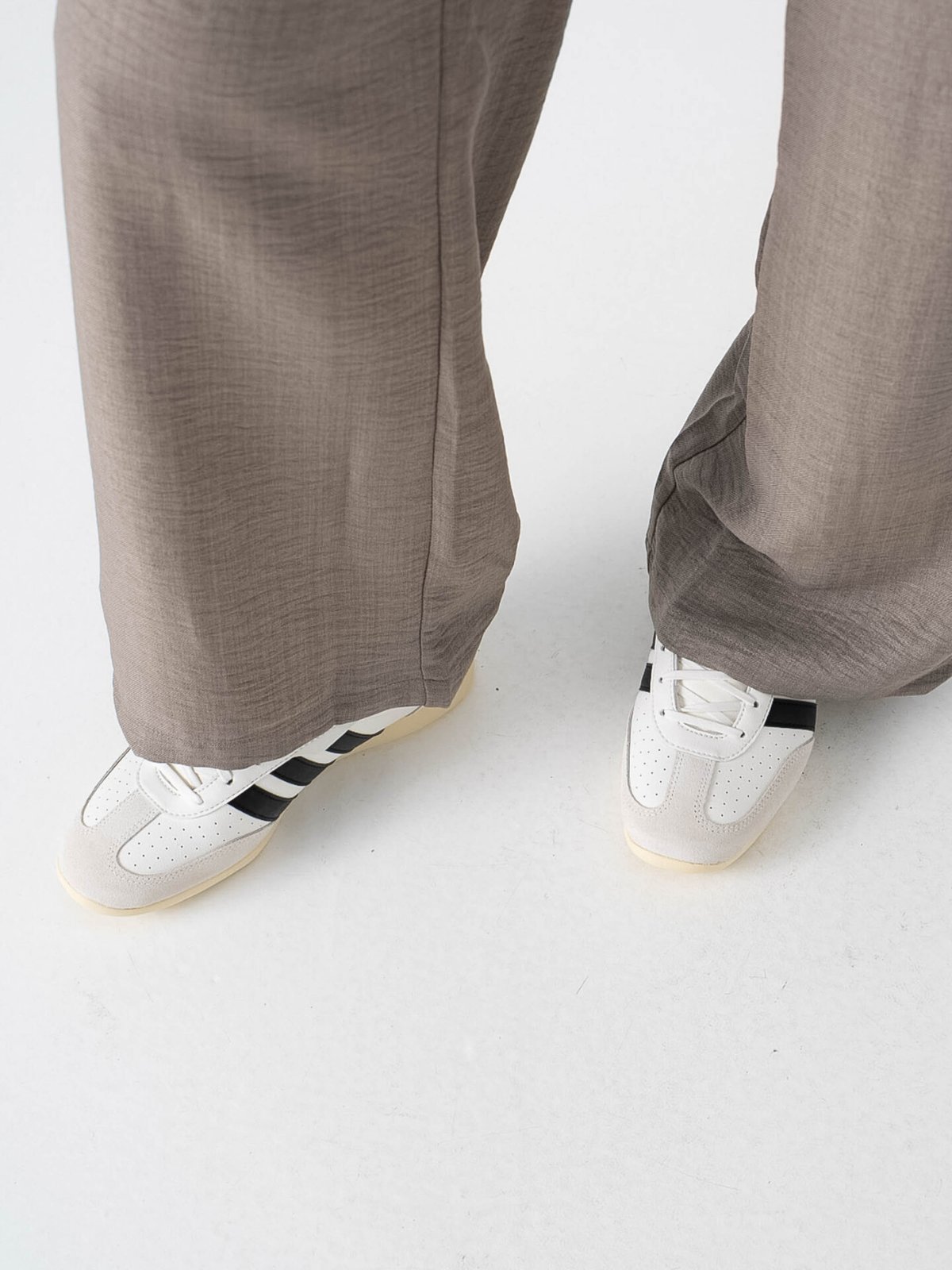 adidas Barreda Low Cwhite / Cblack / Warvan