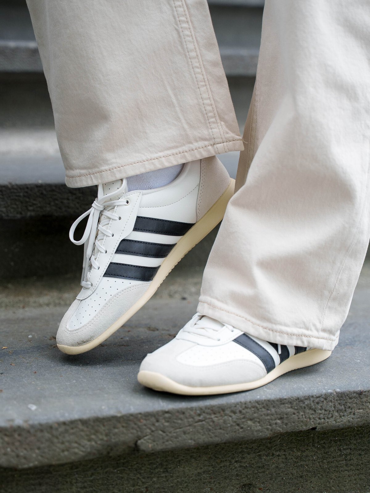 adidas Barreda Low Cwhite / Cblack / Warvan