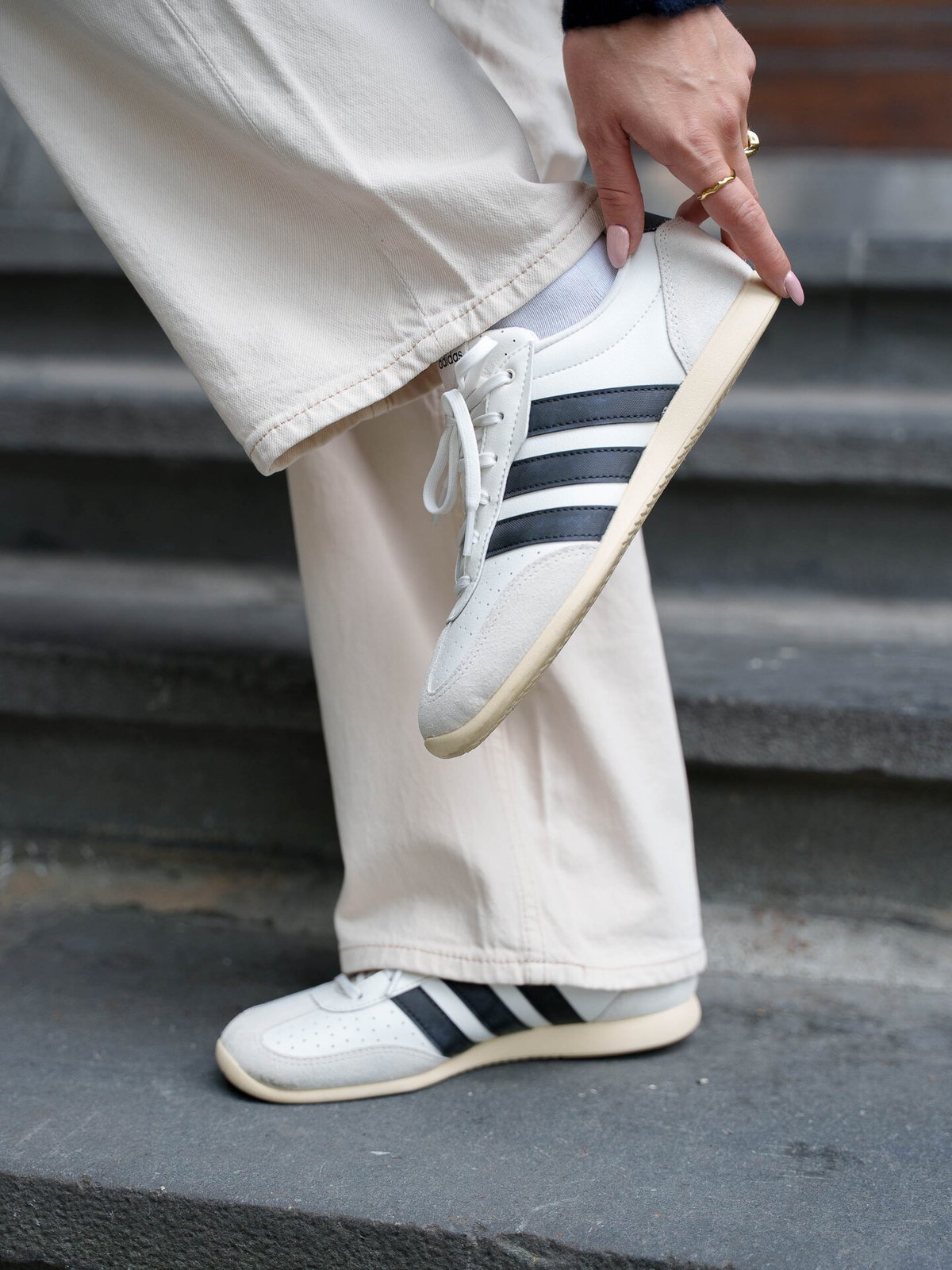 adidas Barreda Low Cwhite / Cblack / Warvan