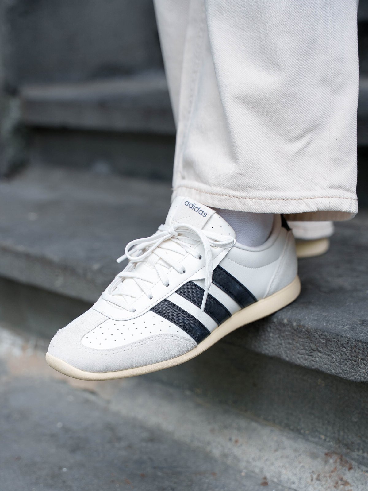 adidas Barreda Low Cwhite / Cblack / Warvan