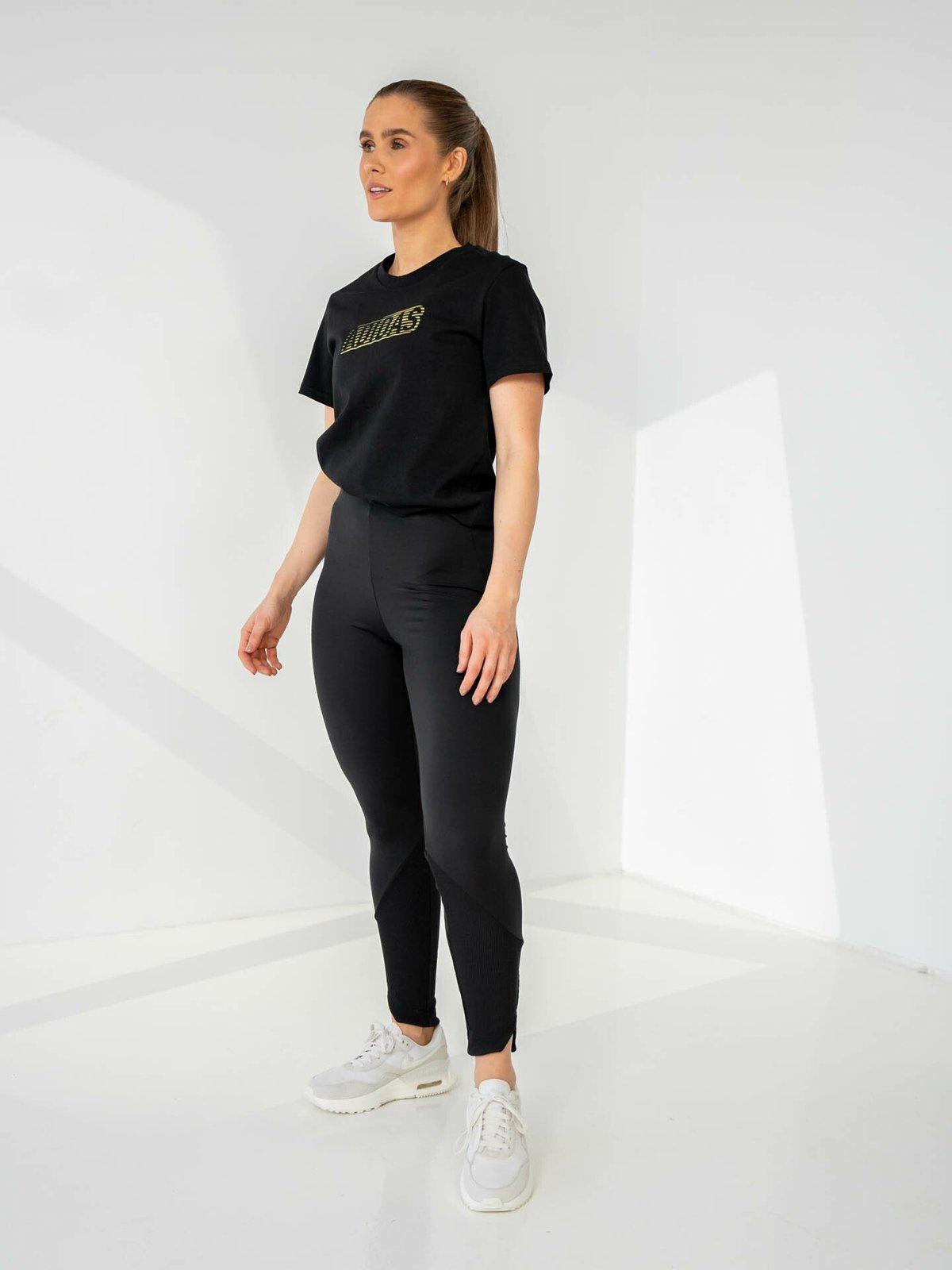 adidas Brand Love Tee Sort