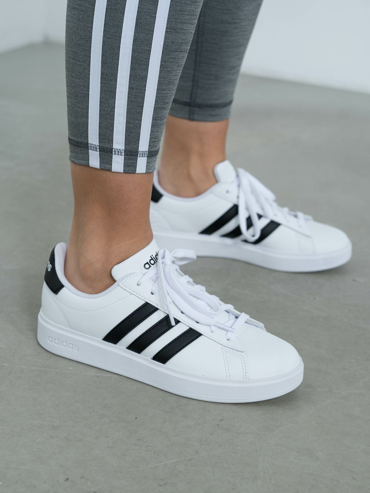 adidas Grand Court 2.0 White / Black