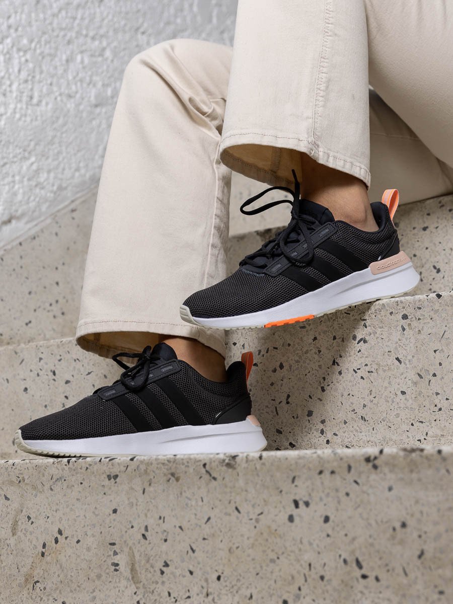 adidas Racer TR21 Carbon / Core Black / Vapour Pink