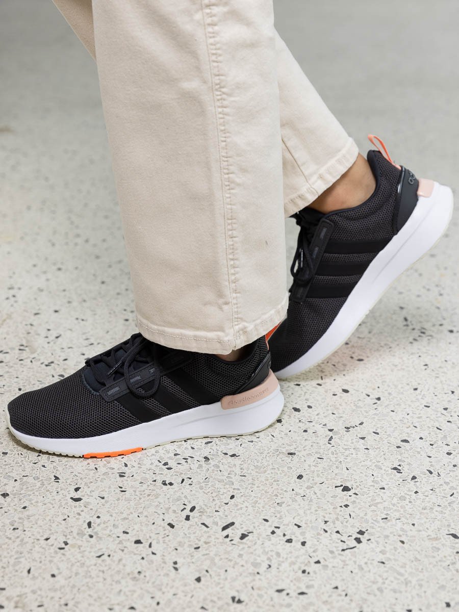 adidas Racer TR21 Carbon / Core Black / Vapour Pink