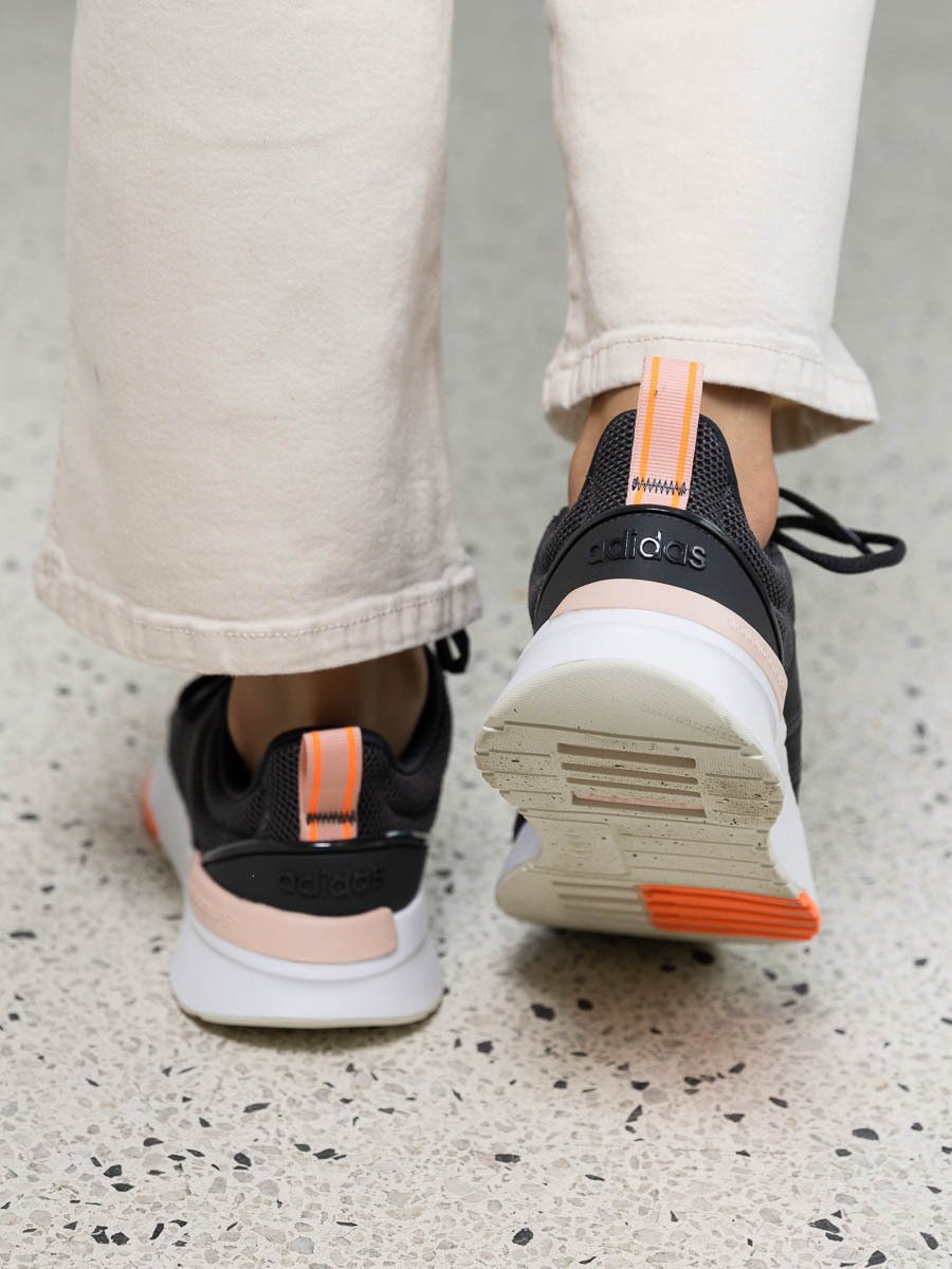 adidas Racer TR21 Carbon / Core Black / Vapour Pink