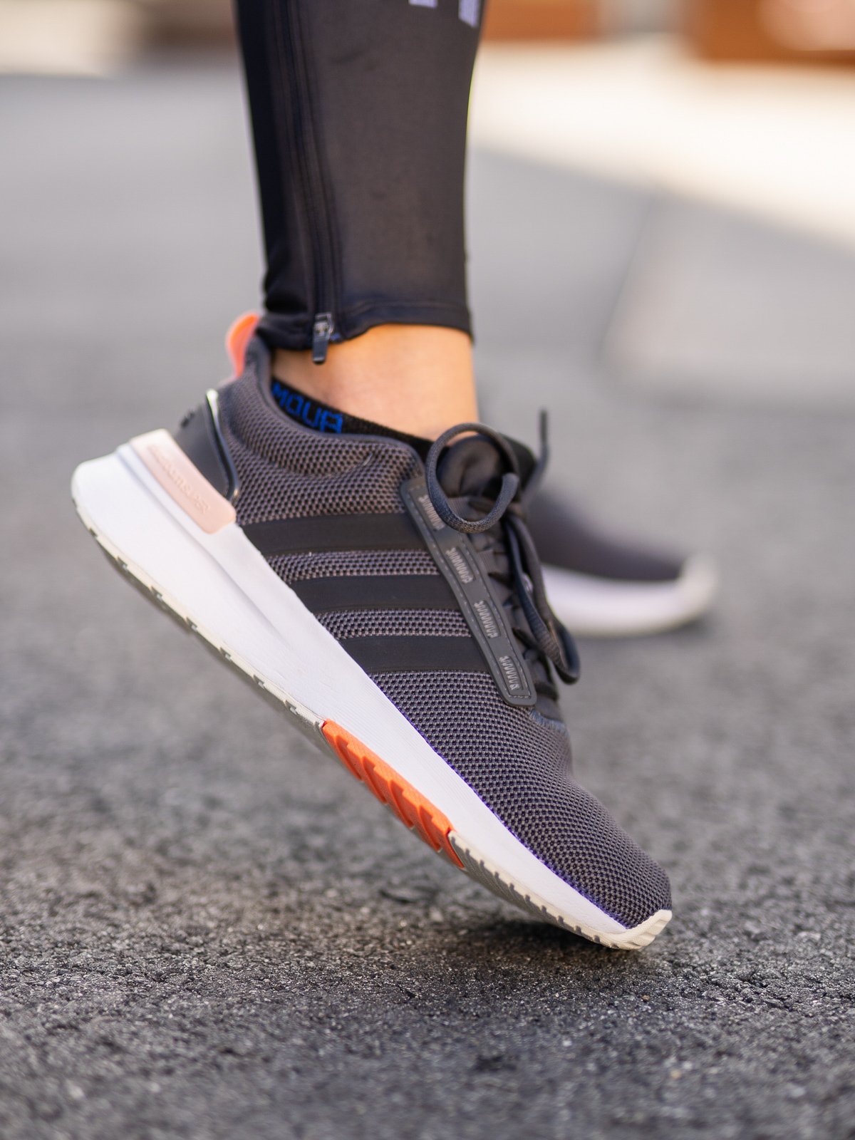 adidas Racer TR21 Carbon / Core Black / Vapour Pink