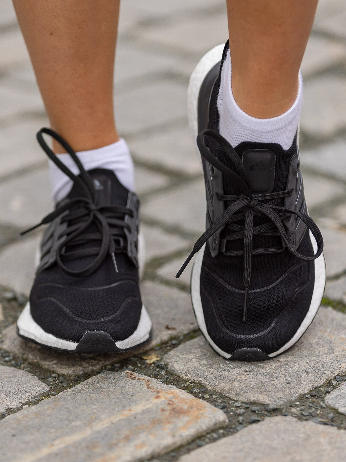 adidas UltraBoost 22 Core Black / Core Black / Cloud White