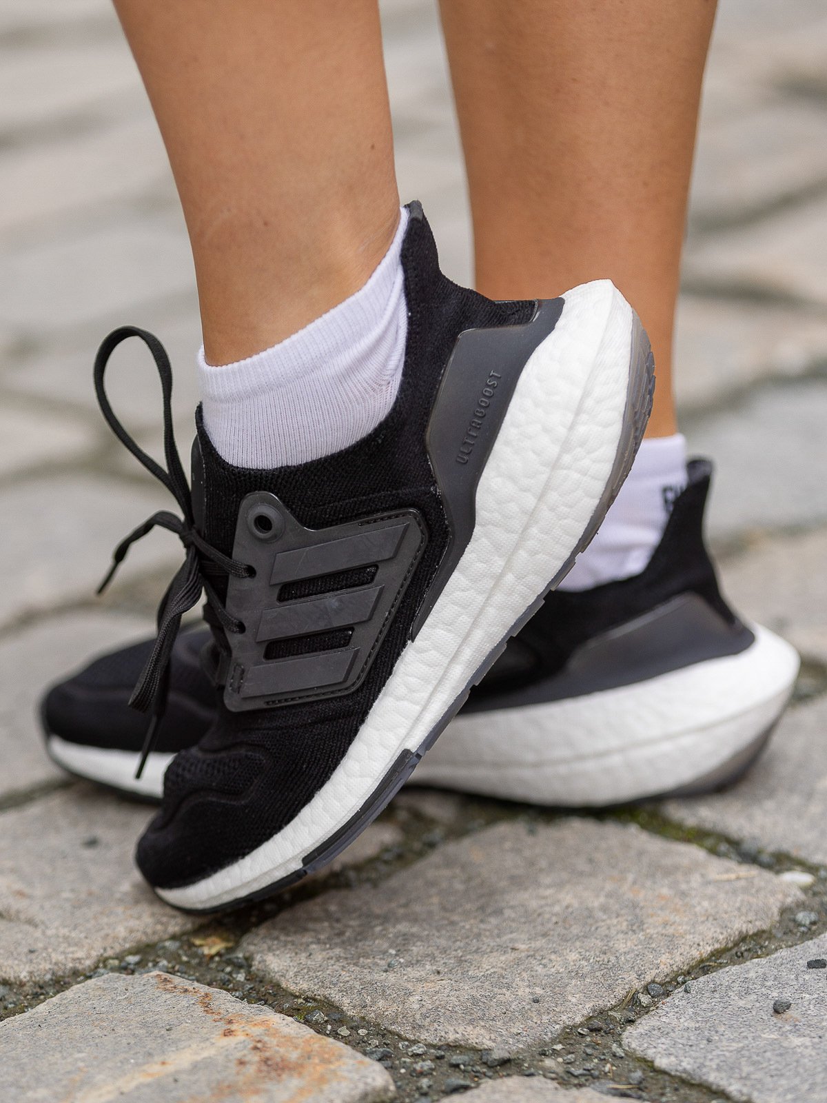 adidas UltraBoost 22 Core Black / Core Black / Cloud White