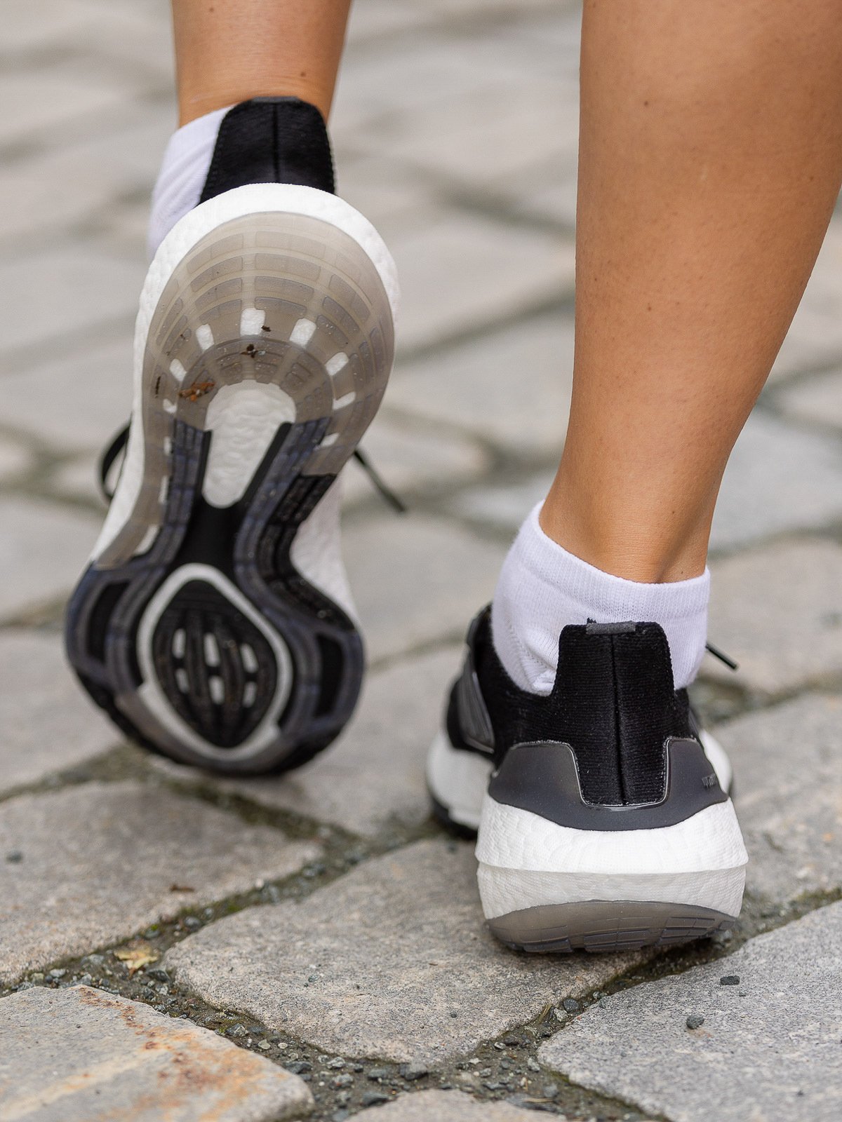 adidas UltraBoost 22 Core Black / Core Black / Cloud White