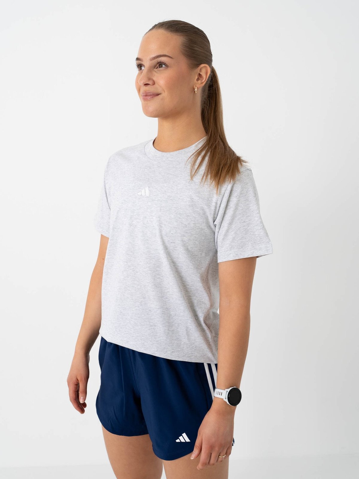 adidas Small Logo SJ Tee Grå