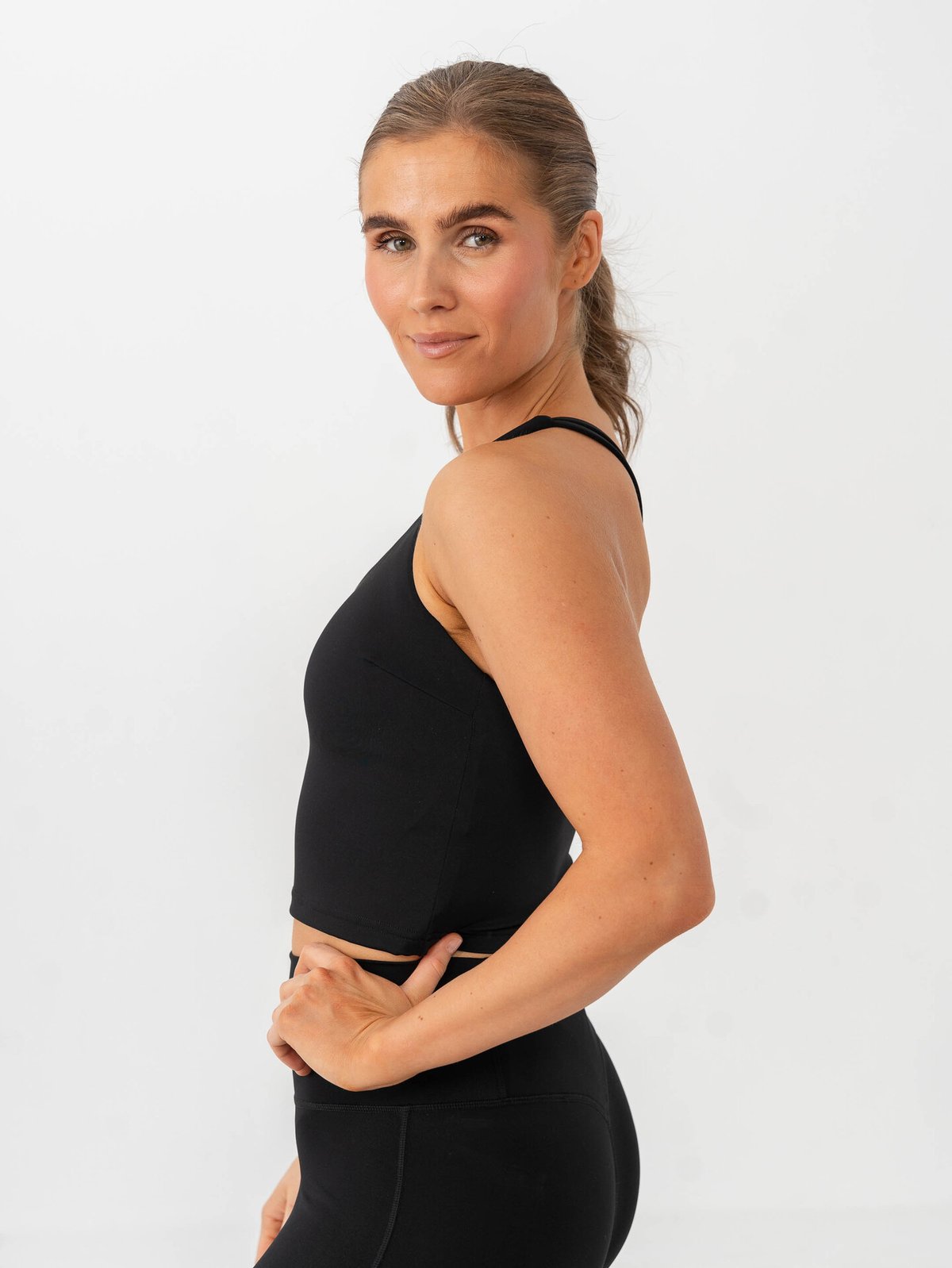 Aim'n Sculpting Strappy Bralette Black