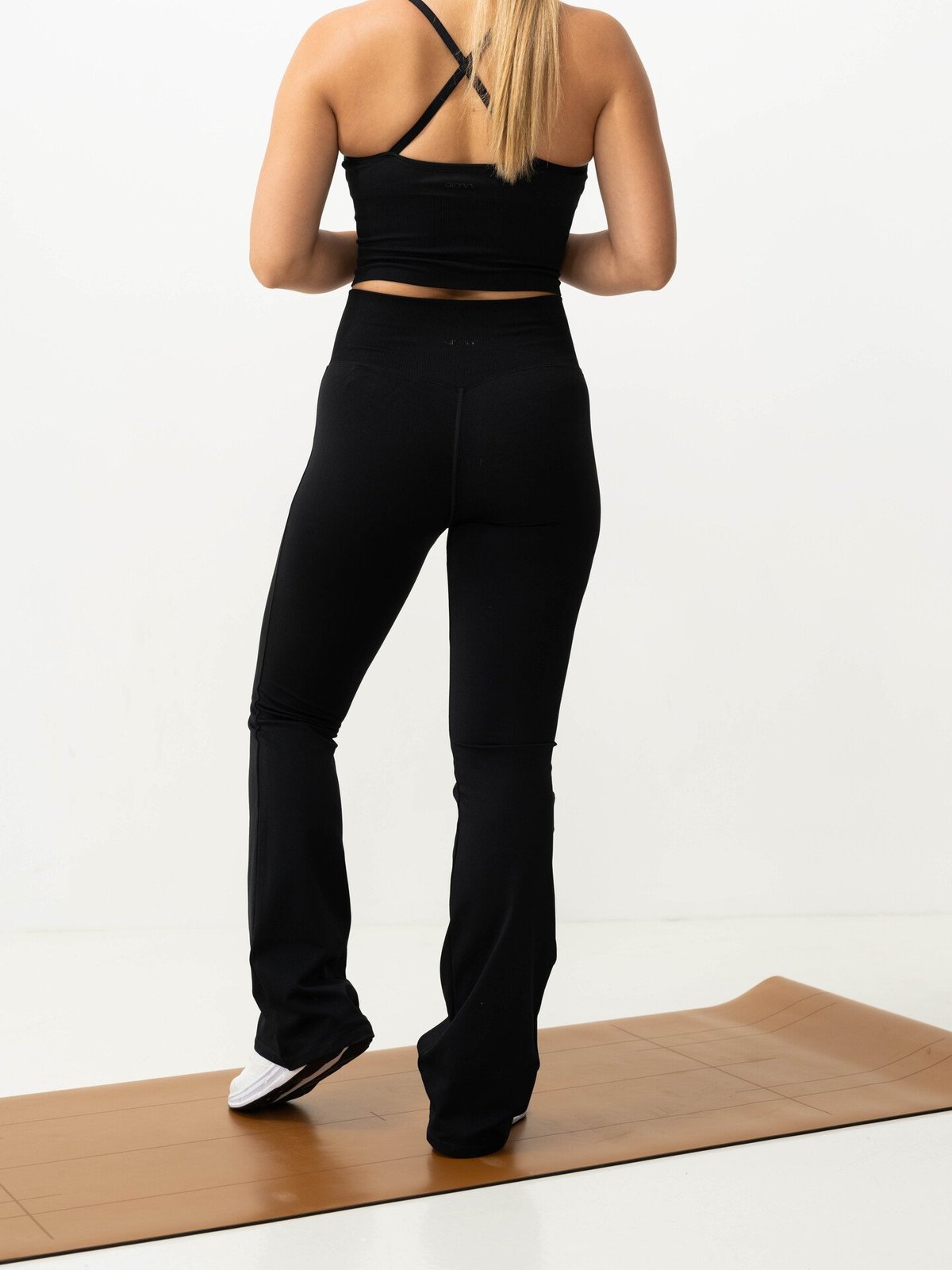 Aim'n Shape Seamless Flare Tights Black