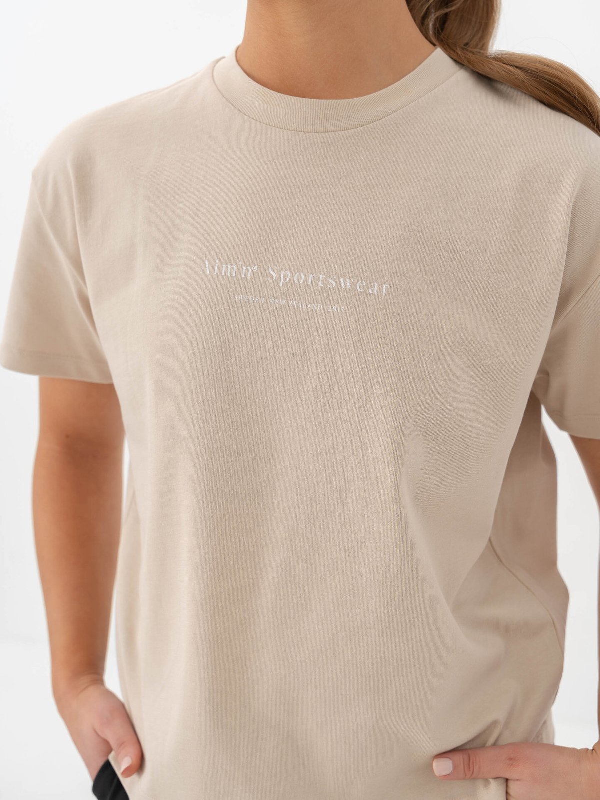 Aim'n Serif Boxy T-Shirt Cafe Au Lait
