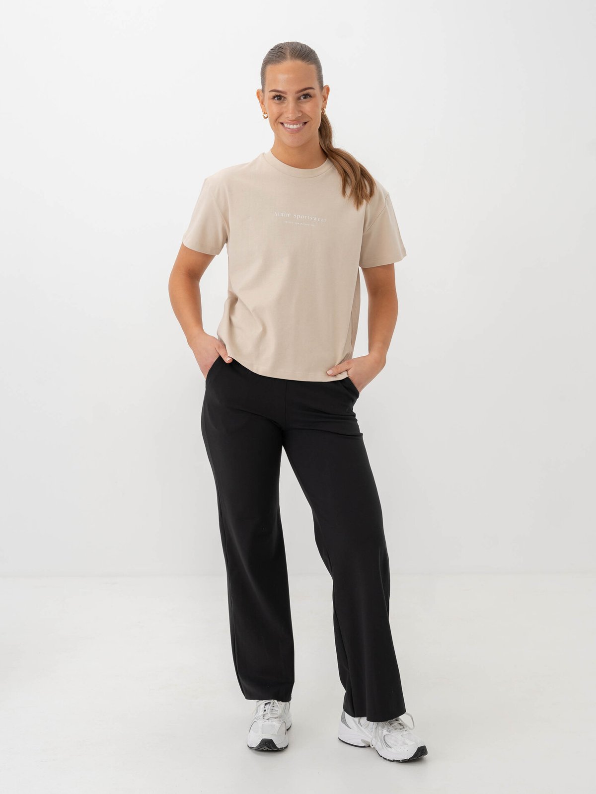 Aim'n Serif Boxy T-Shirt Cafe Au Lait