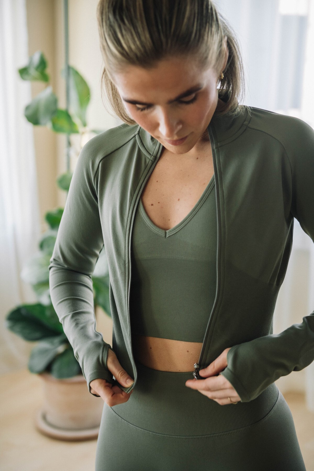 Aim'n Shape Seamless Zip Jacket Ivy
