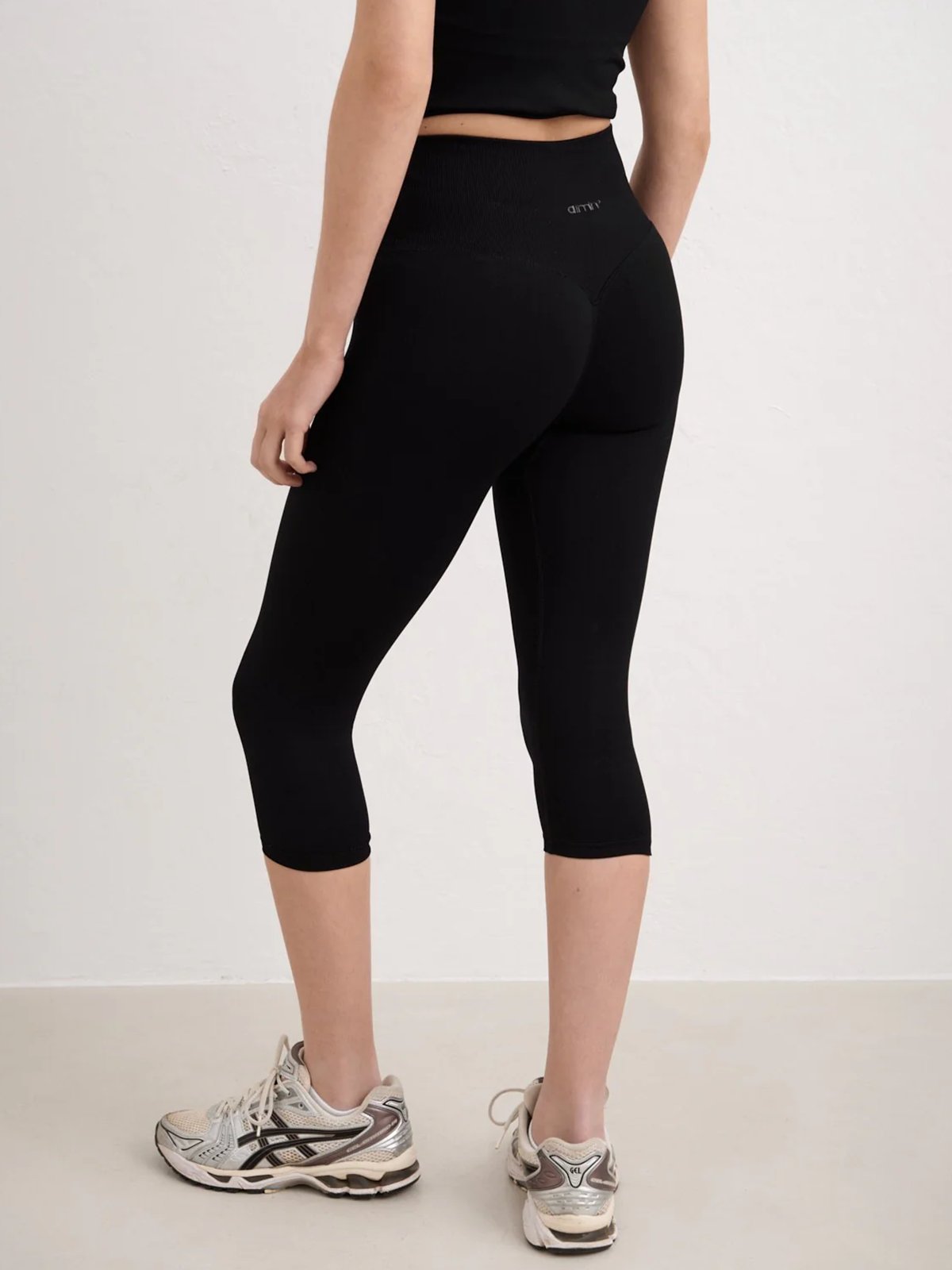 Aim'n Shape Seamless Capri Tights Black