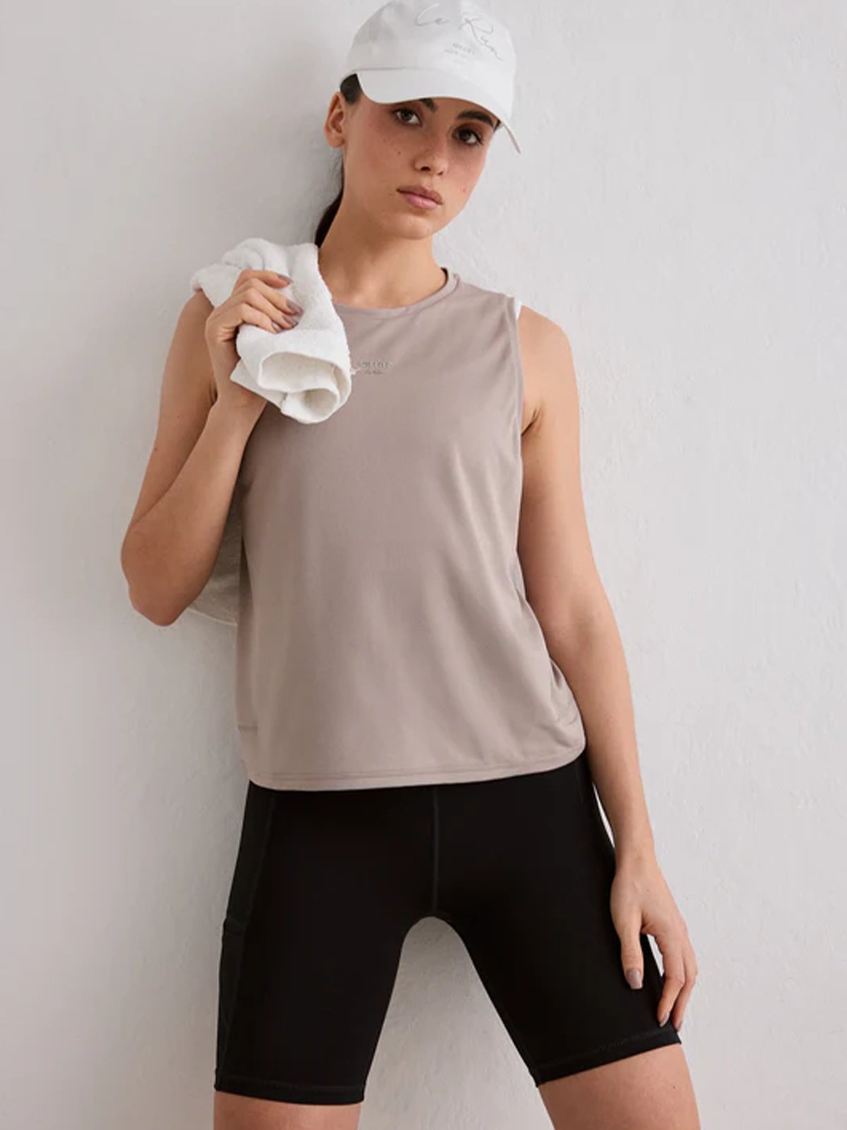 Aim'n Running Sleeveless Top Dark Clay