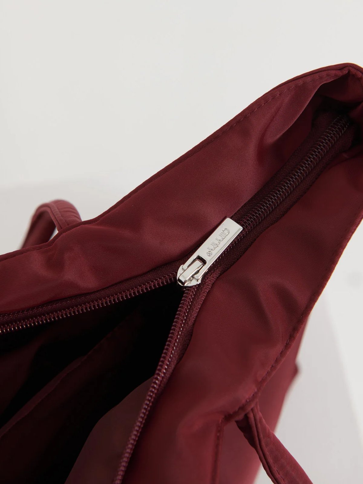 Aim'n Nylon Tote Bag Merlot