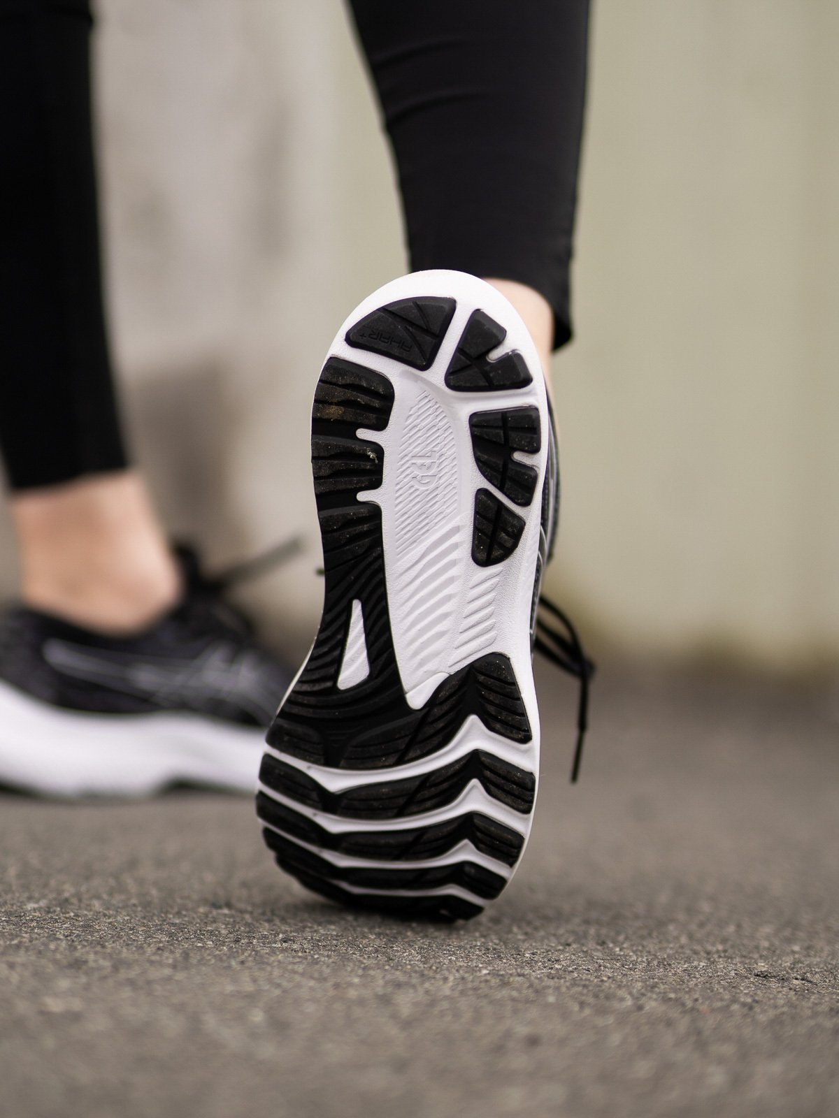 ASICS Gel-Kayano 29 Black/White