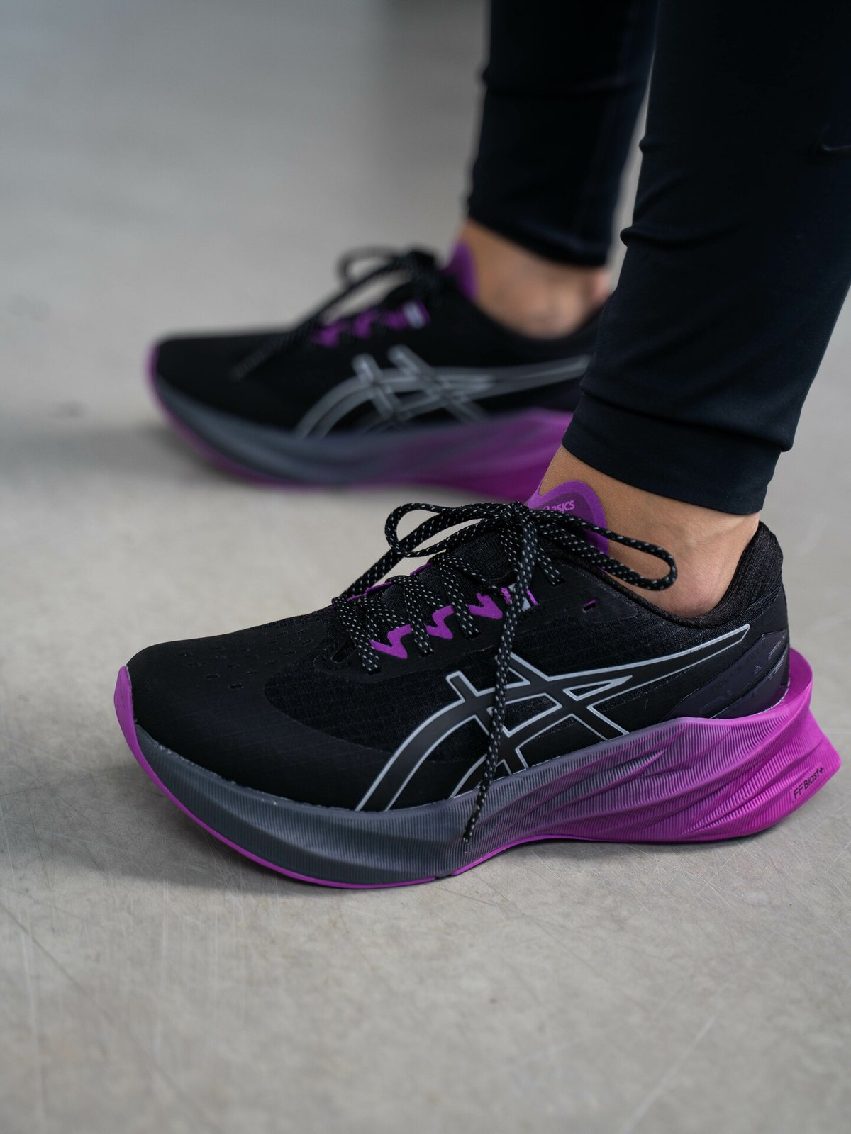ASICS Novablast 3 Lite-Show Black/Orchid