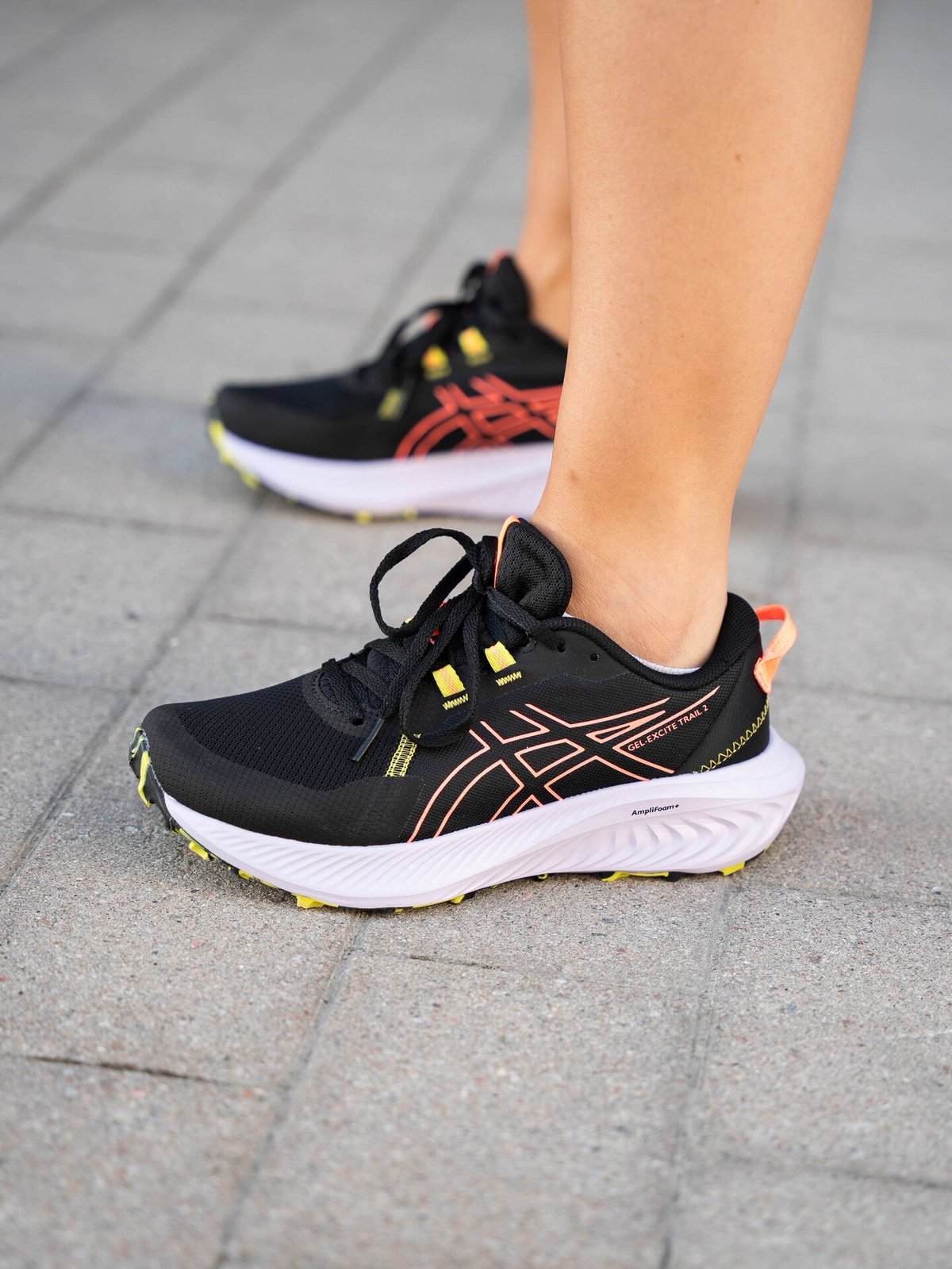 ASICS Gel-Excite Trail 2 Black / Sun Coral