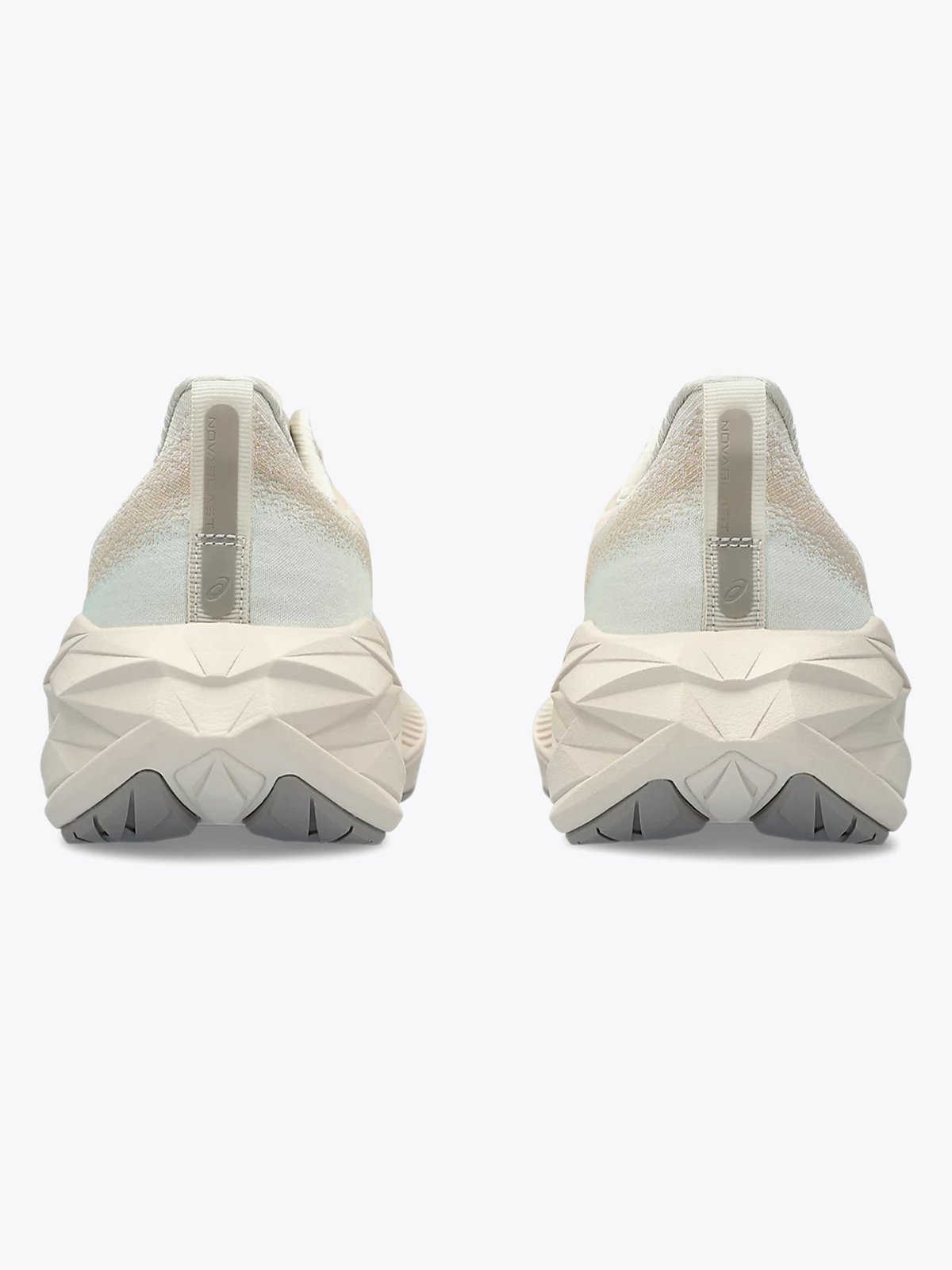 ASICS Novablast 4 Oatmeal / Moonrock