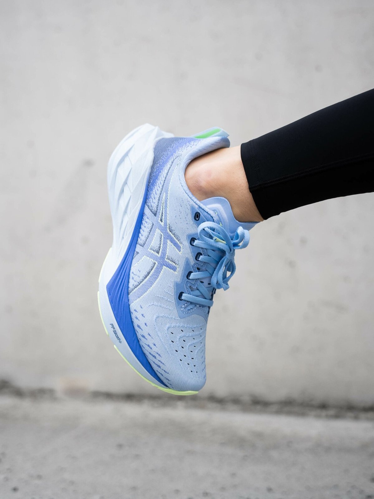 ASICS Novablast 4 Light Sapphire / Sapphire
