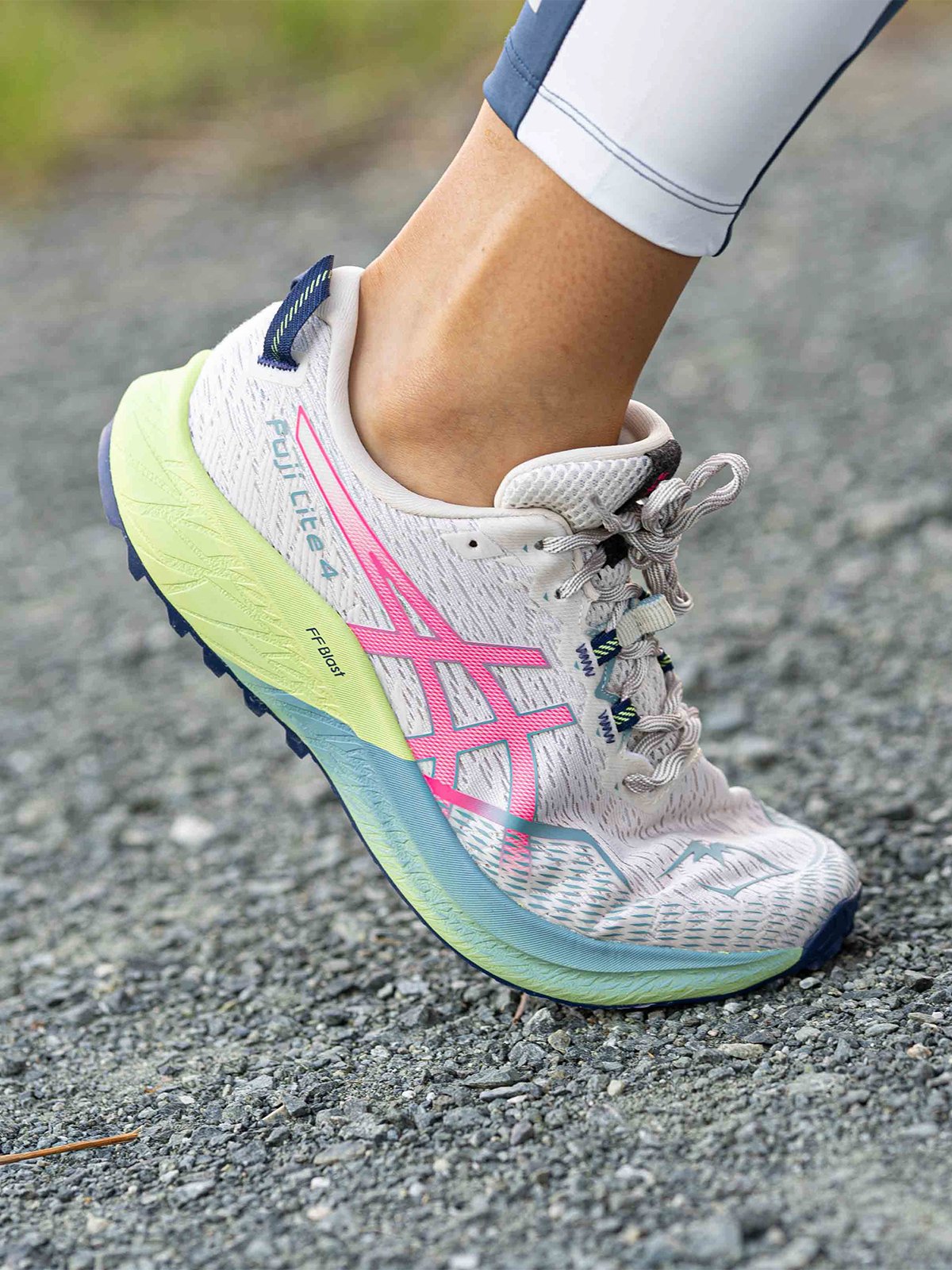 ASICS Fuji Lite 4 Birch / Hot Pink