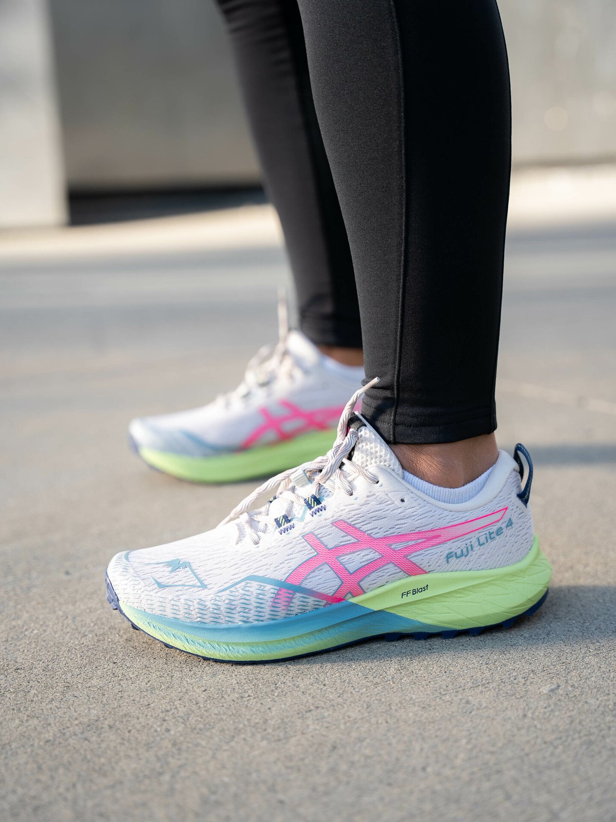 ASICS Fuji Lite 4 Birch / Hot Pink