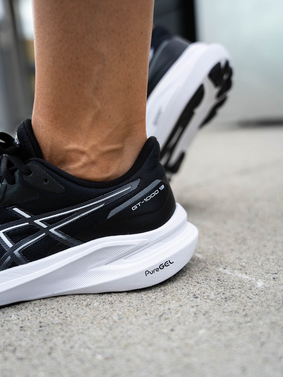 ASICS GT-1000 13 Black / White