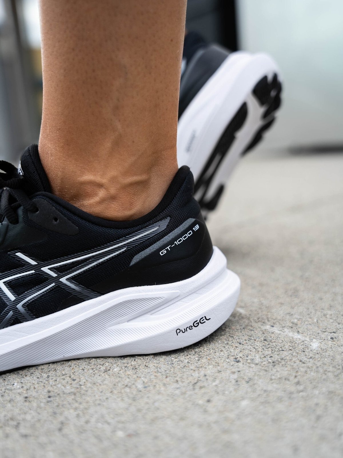 ASICS GT-1000 13 Black / White