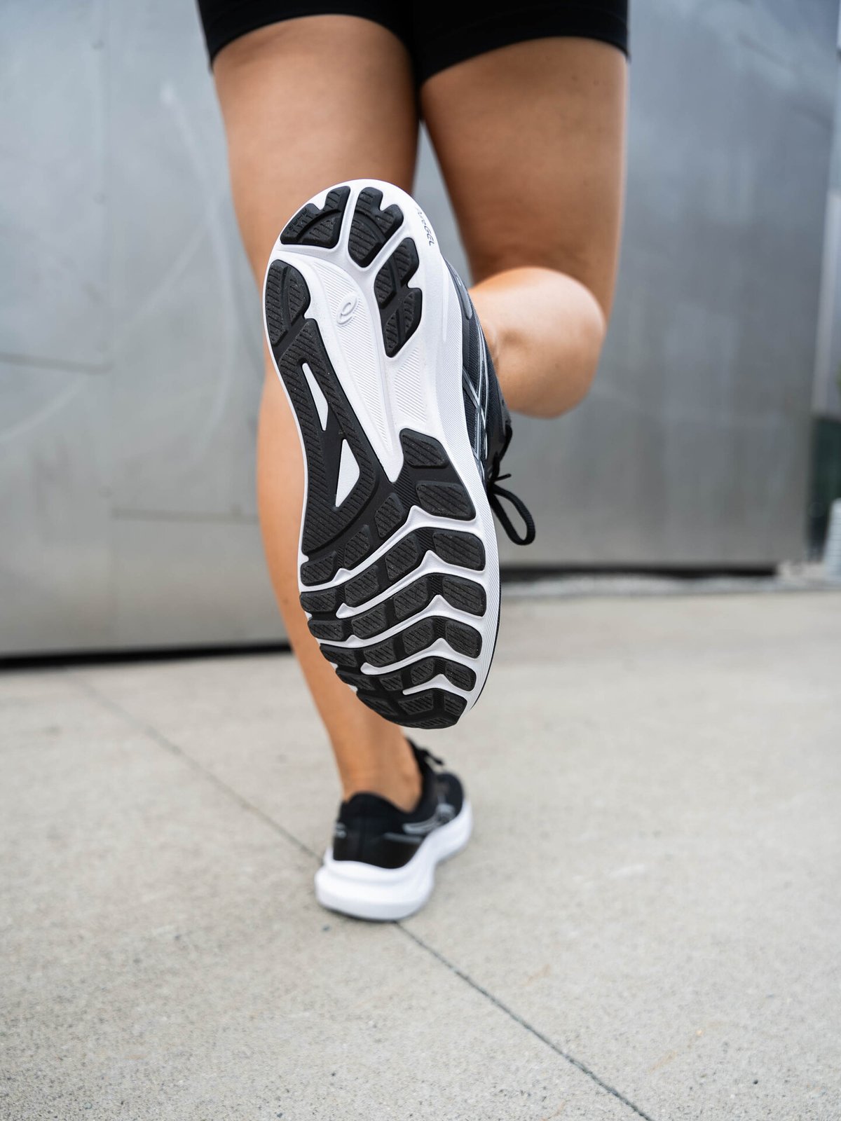 ASICS GT-1000 13 Black / White