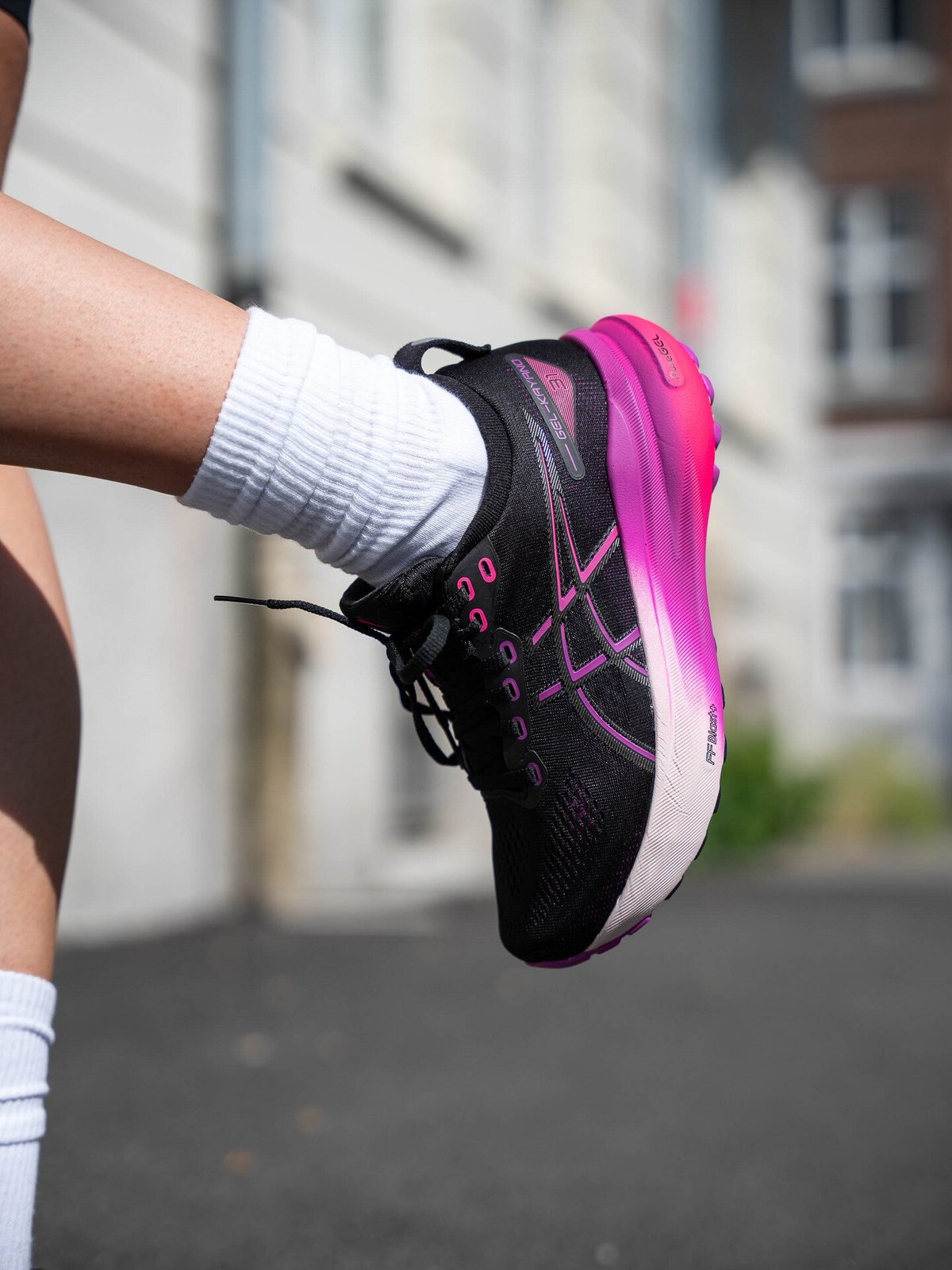ASICS Gel-Kayano 31 Black / Bold Magenta