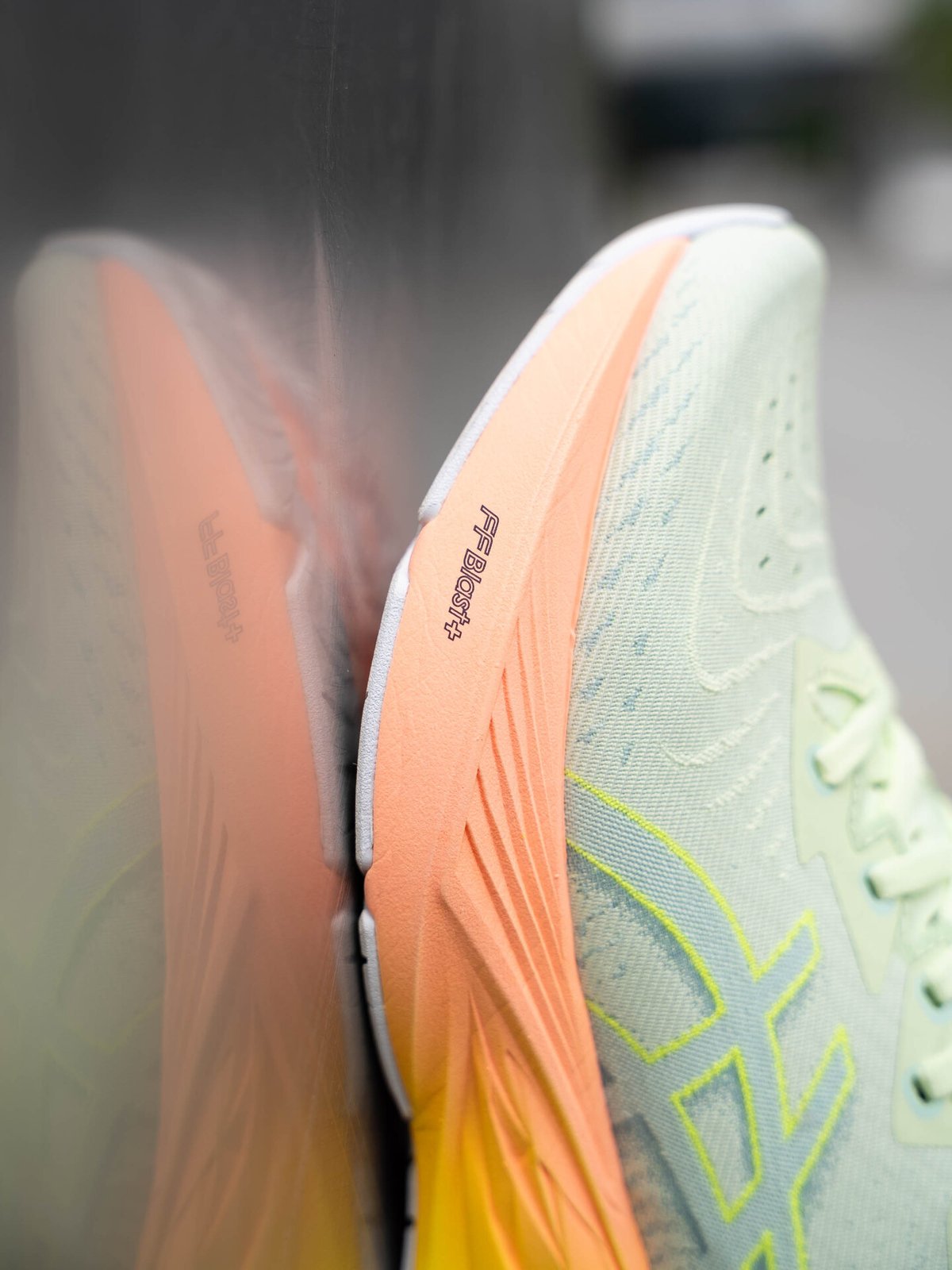 ASICS Novablast 4 Paris Cool Matcha / Safety Yellow