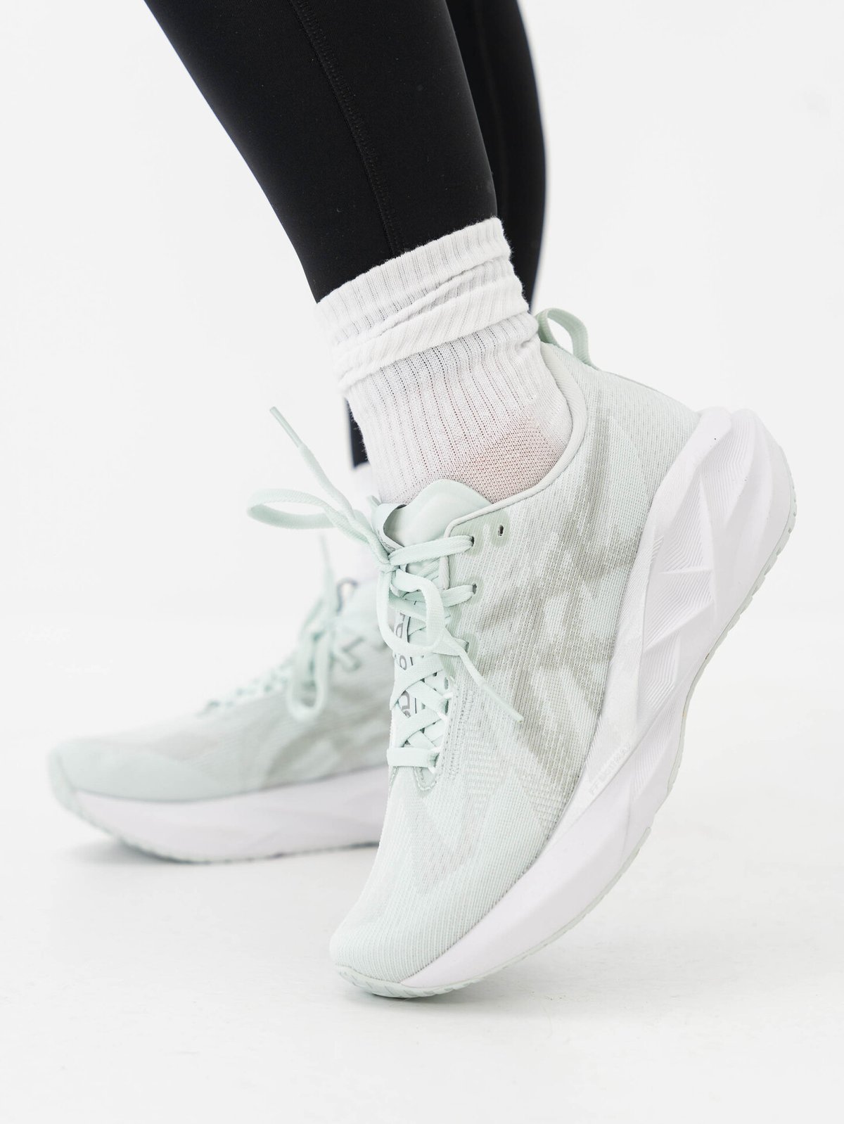 ASICS Novablast 5 Pure Aqua / Seal Grey