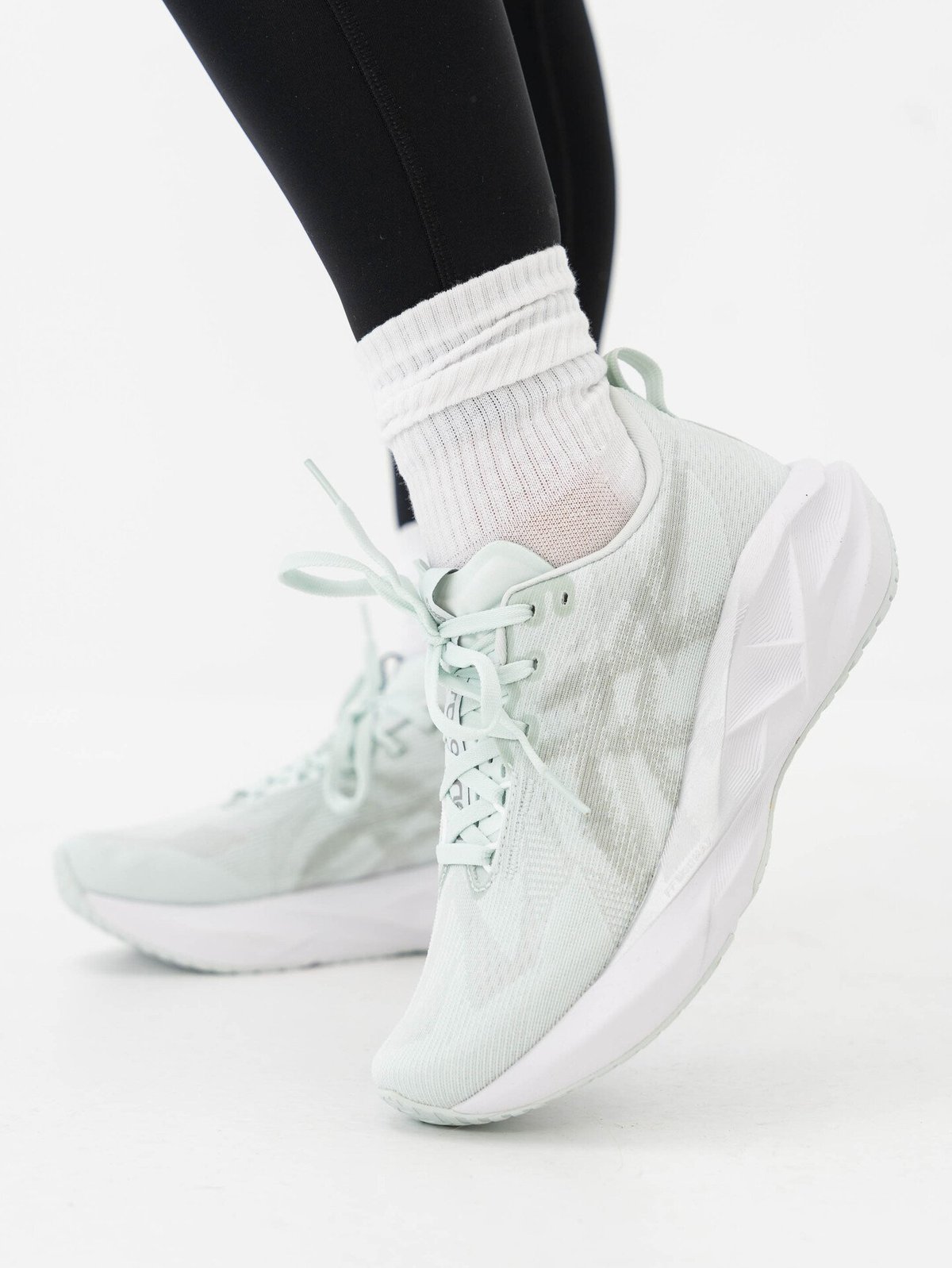 ASICS Novablast 5 Pure Aqua / Seal Grey