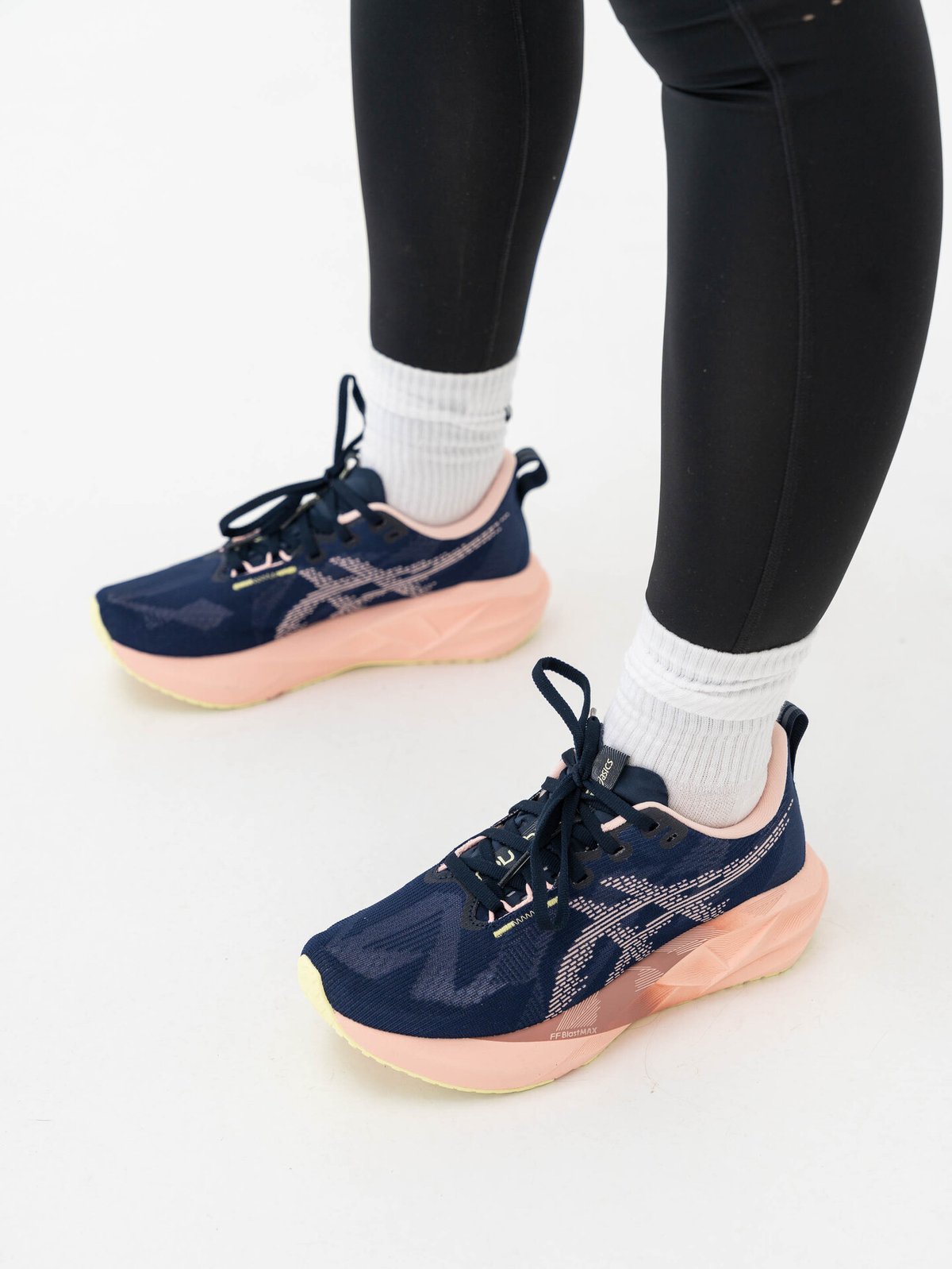 ASICS Novablast 5 Midnight / Breeze