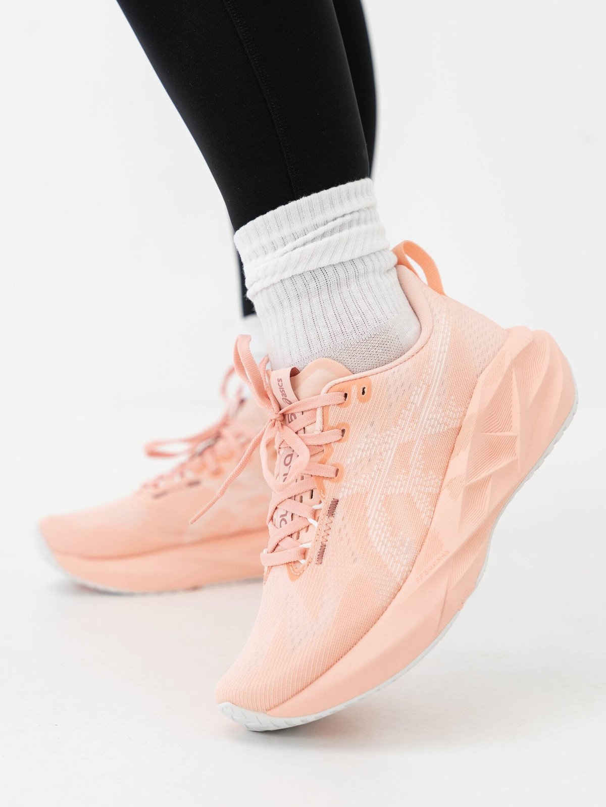 ASICS Novablast 5 Breeze / White