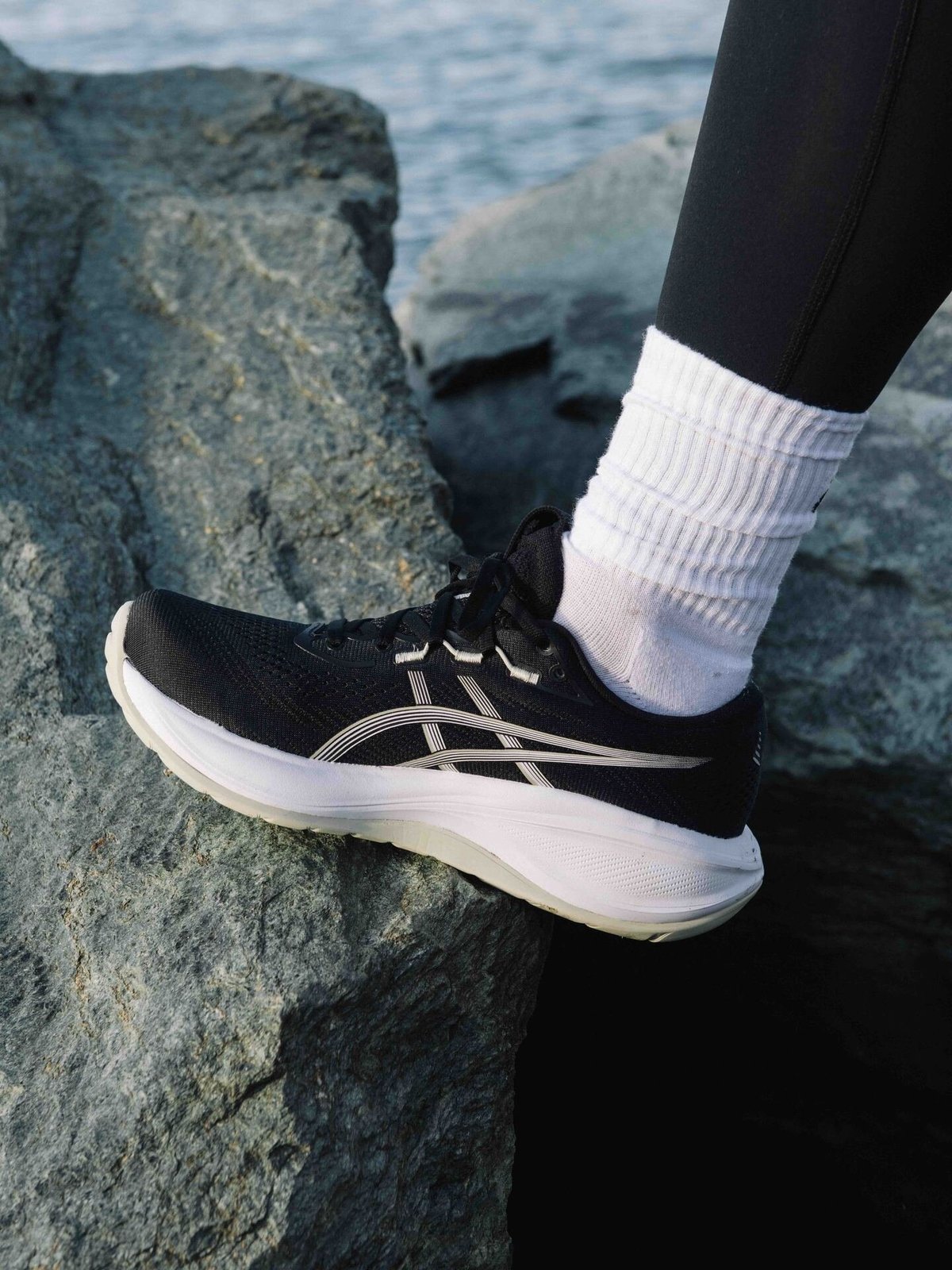 ASICS Gel-Cumulus 28 Black / White