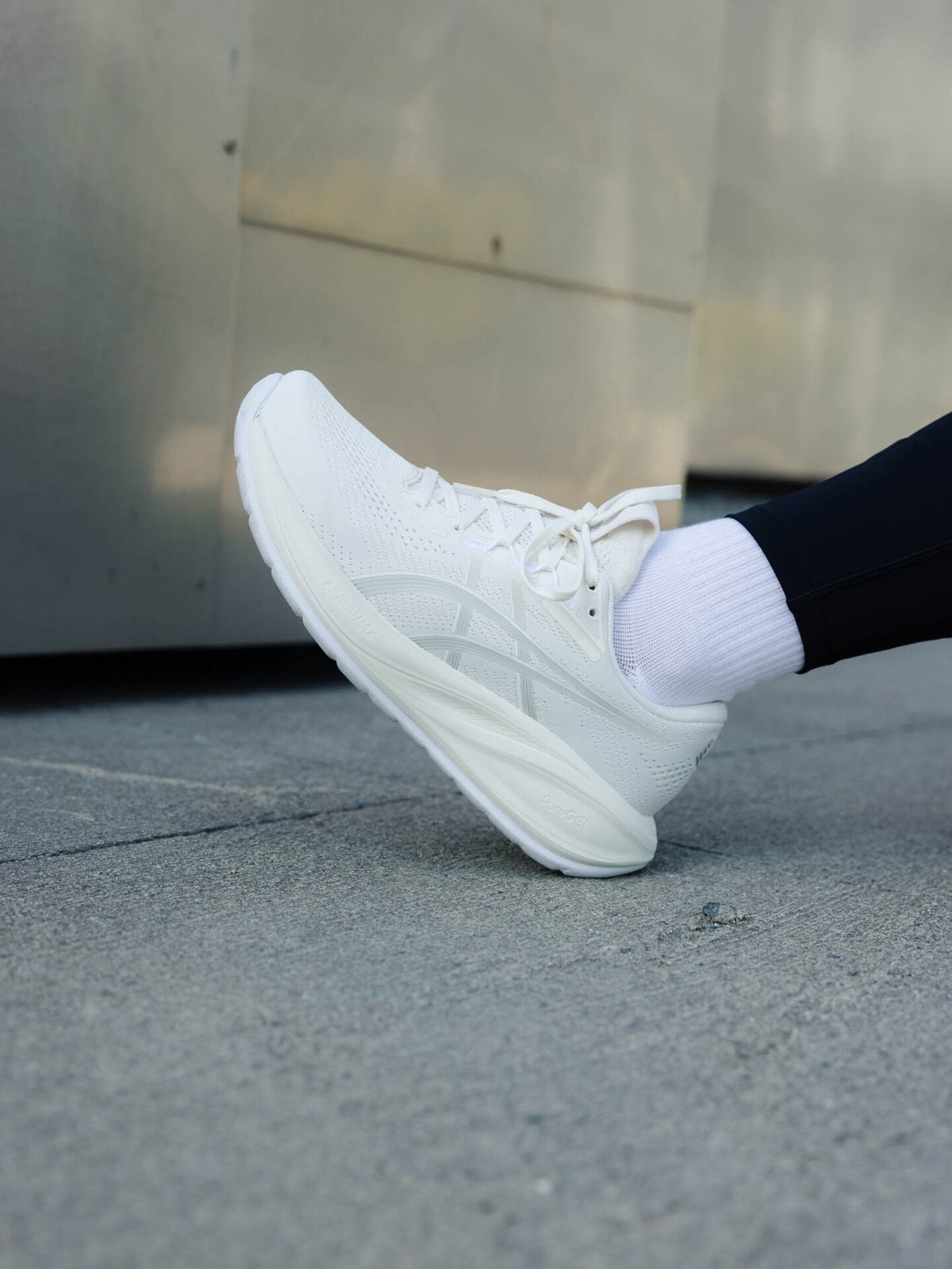 ASICS Gel-Cumulus 28 Cream / Glacier Grey