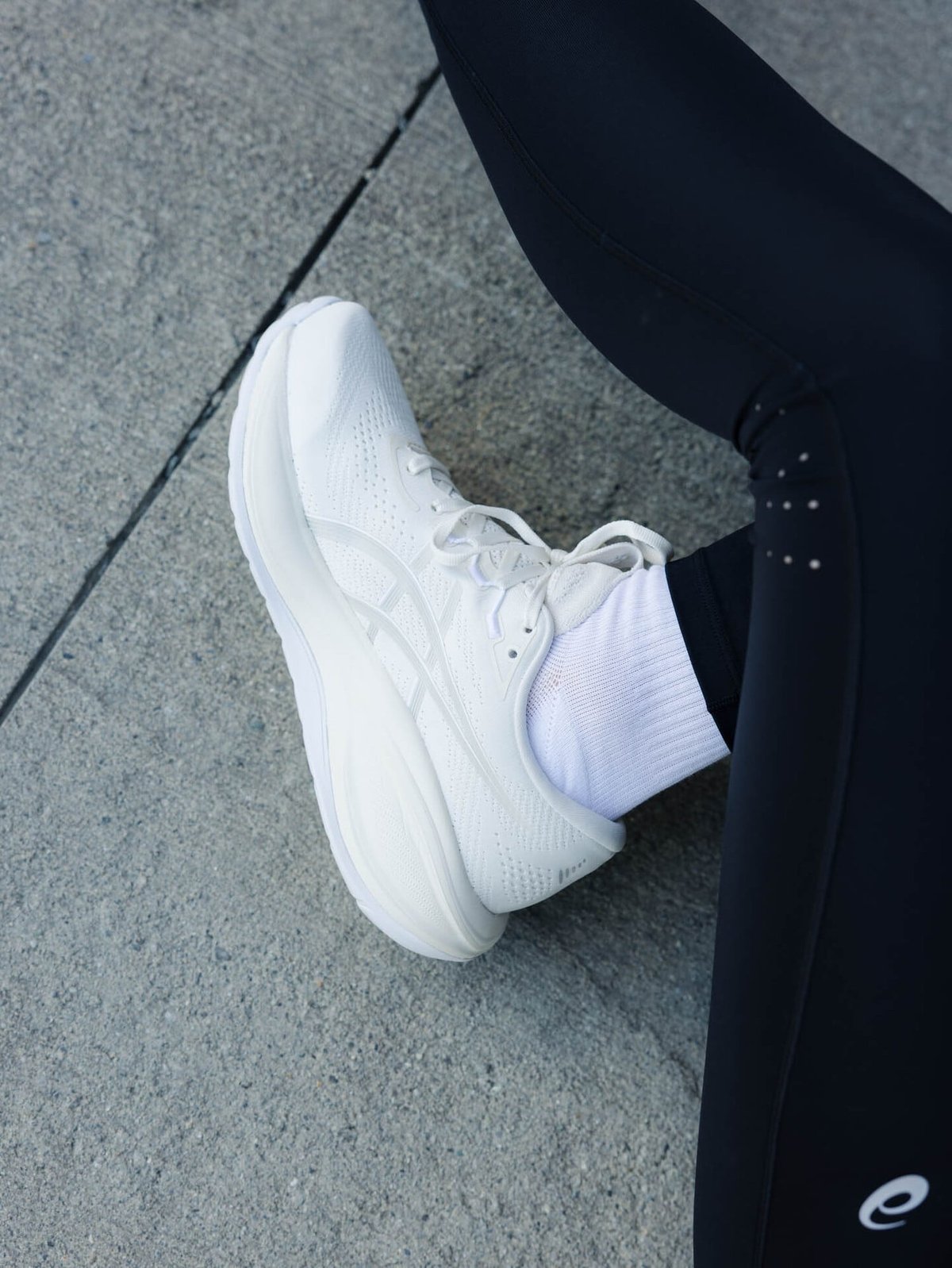 ASICS Gel-Cumulus 28 Cream / Glacier Grey
