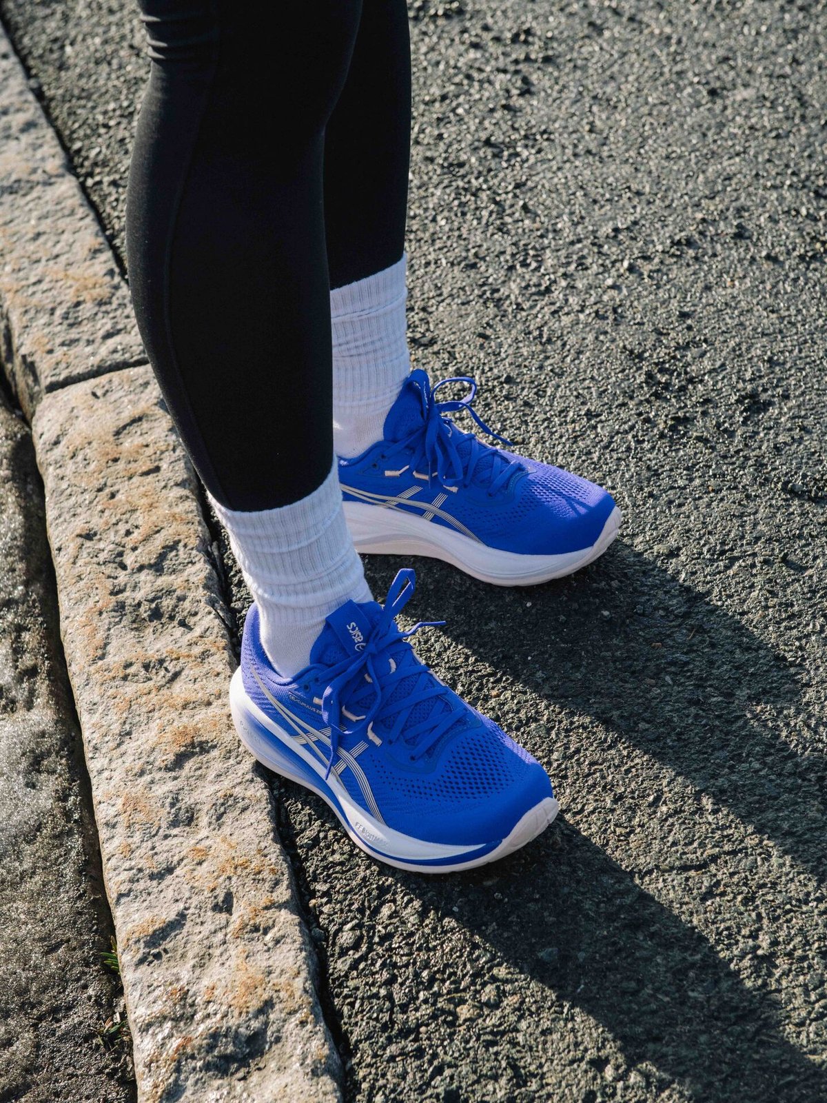 ASICS Gel-Cumulus 28 Cobalt Burst / Ivory