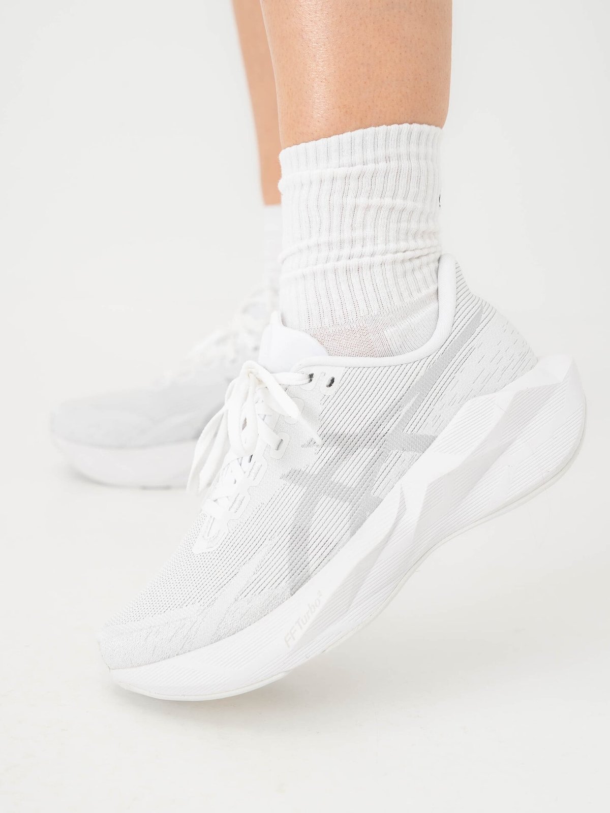 ASICS Novablast 6 White / White