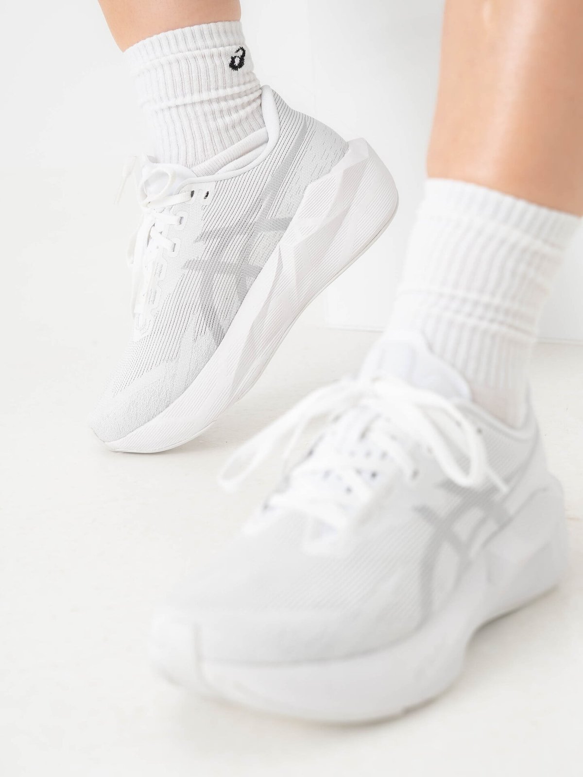 ASICS Novablast 6 White / White