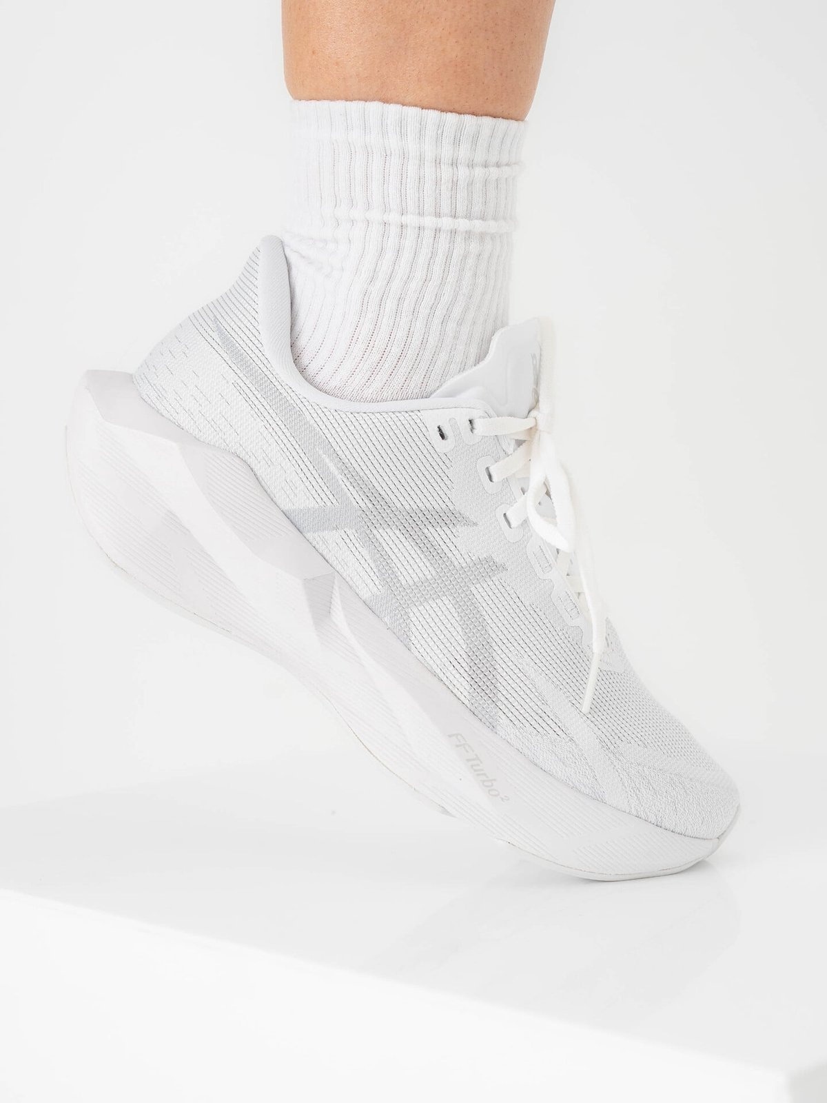 ASICS Novablast 6 White / White