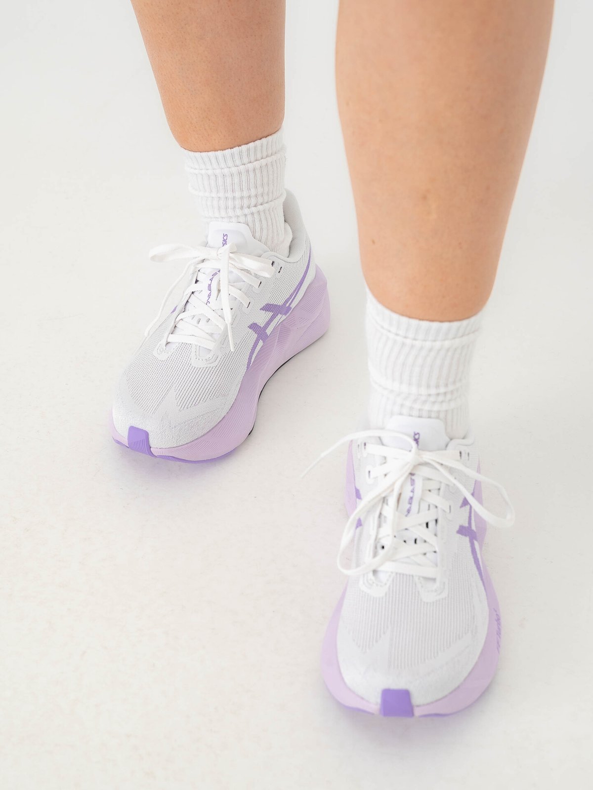 ASICS Novablast 6 White / Murasaki