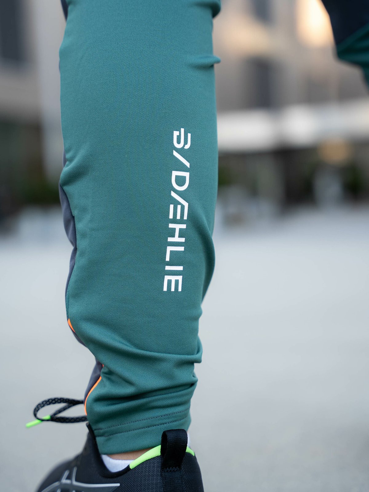 Dæhlie Pants Booster Get Inspired Exclusive Collection: Bistro Green