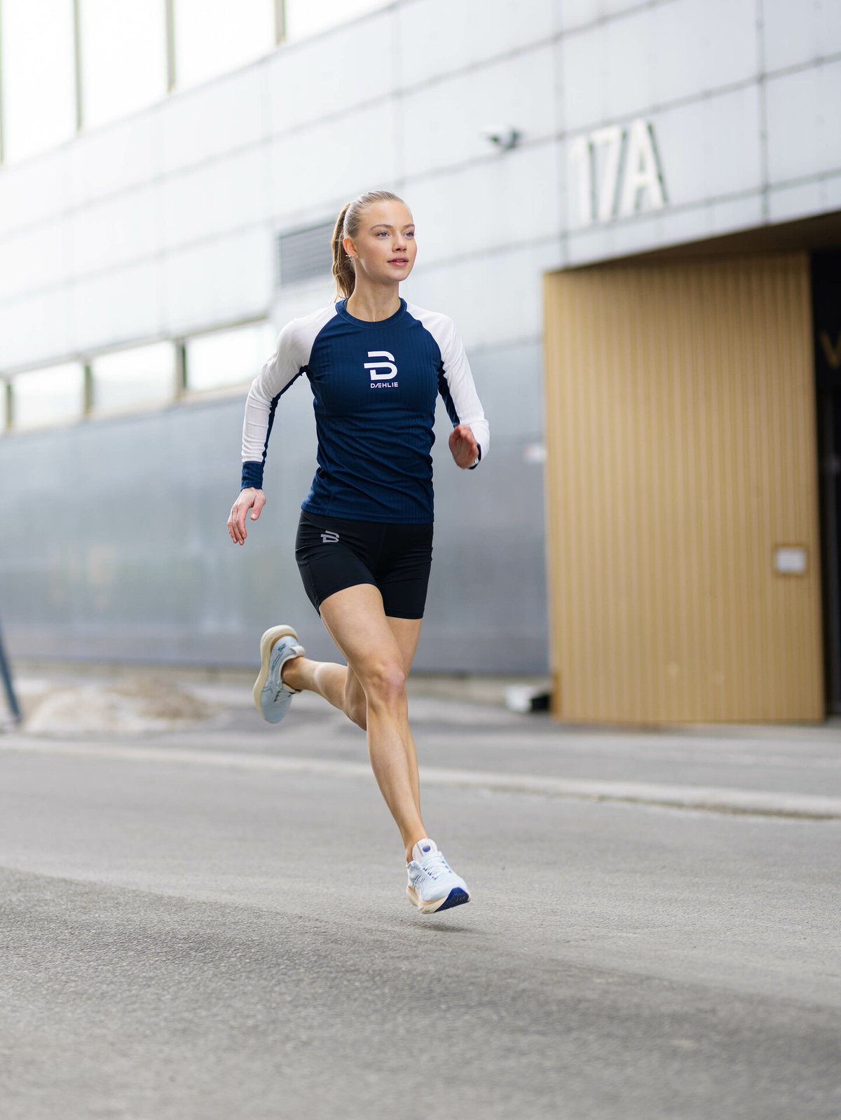 Dæhlie Long Sleeve Stamina Women Get Inspired Exclusive Collection: Blå