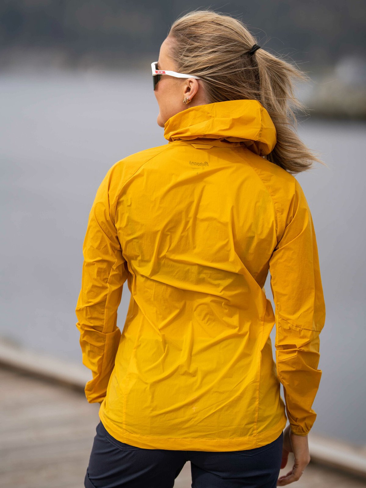 Bergans Cecilie Light Wind Anorak Light Golden Yellow / Golden Yellow / Solid Dark Grey